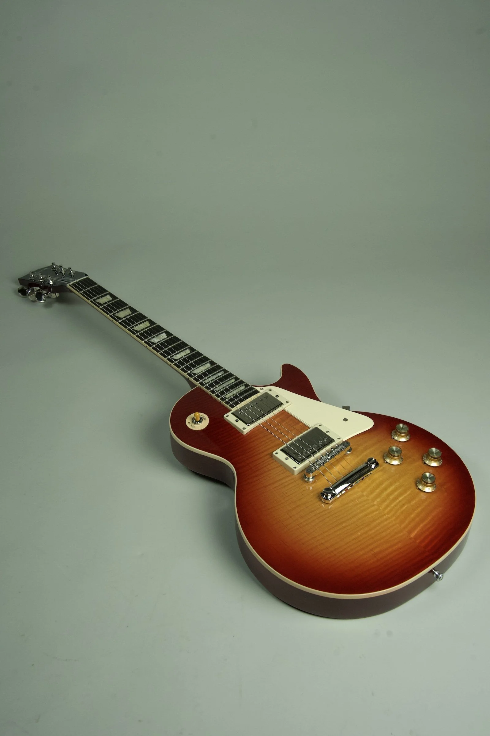 Used Gibson Les Paul 60s Standard Cherry burst Electric Guitar11.jpeg