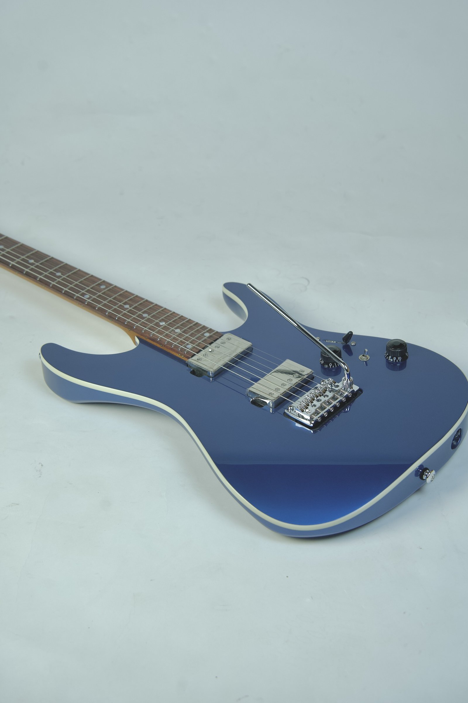 Ibanez Premioum AZ42P1 Electric Guitar Prussian Blue Metallic10.jpeg