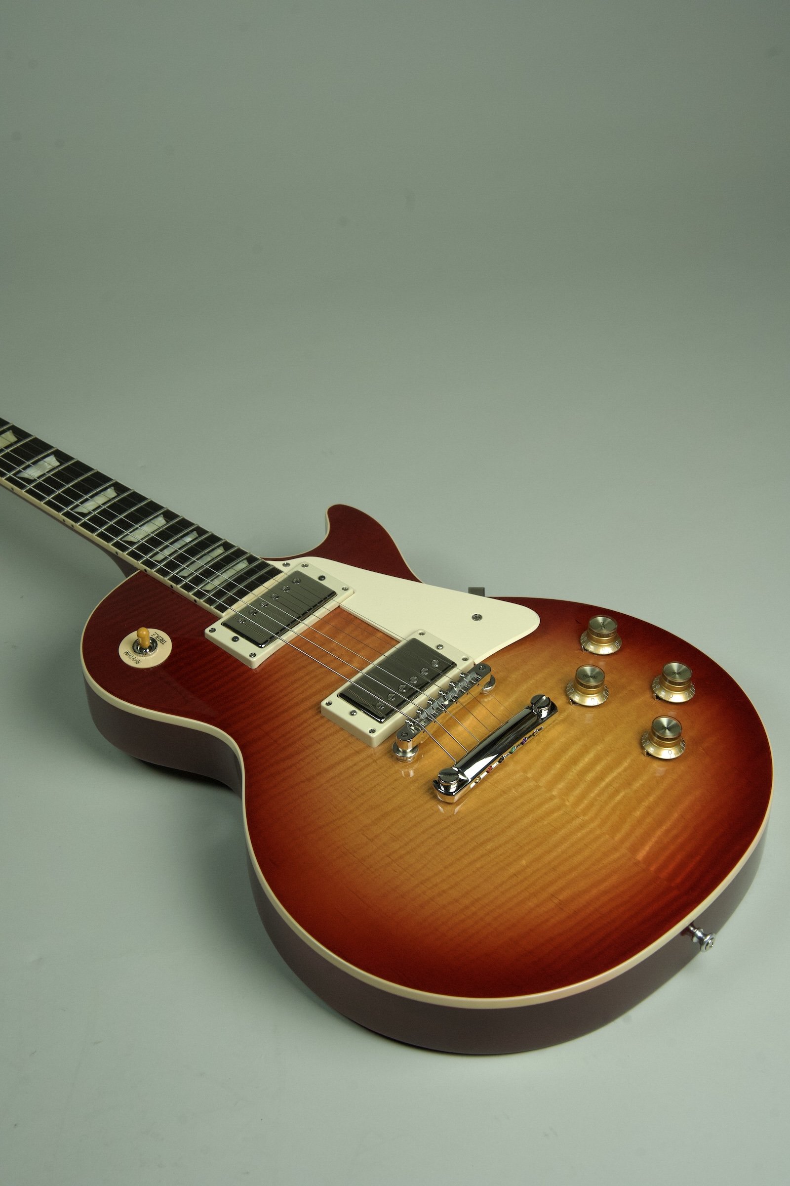 Used Gibson Les Paul 60s Standard Cherry burst Electric Guitar12.jpeg