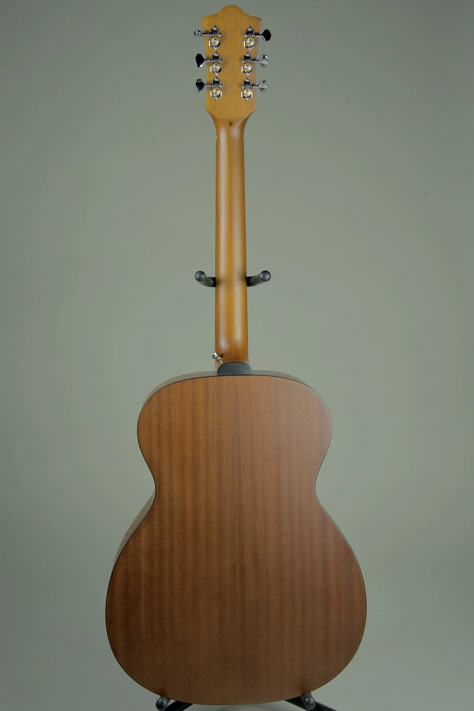 Guild OM320 Acoustic Guitar3.jpeg