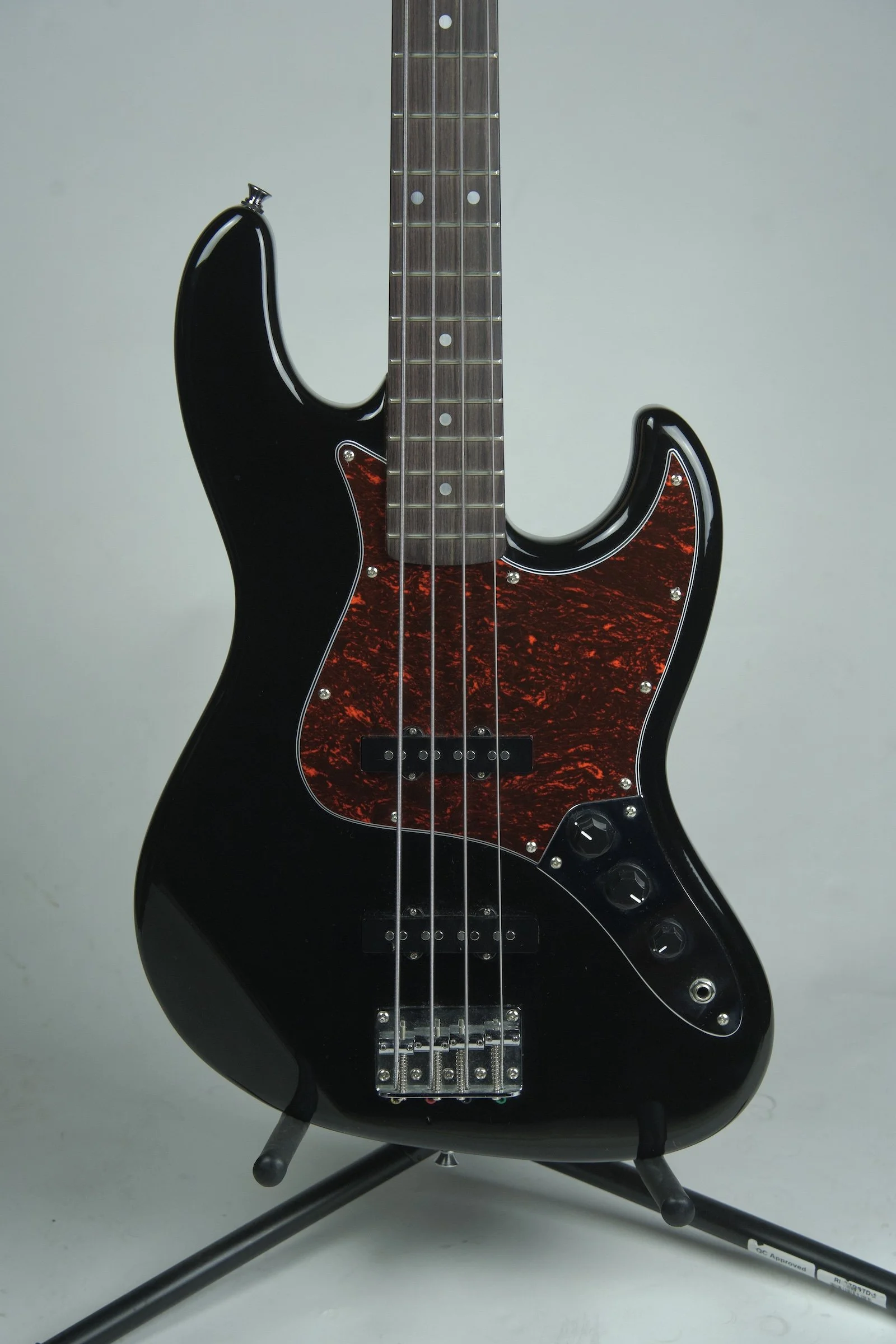 Used Tagima TW 74 Jazz Bass Black6.jpeg