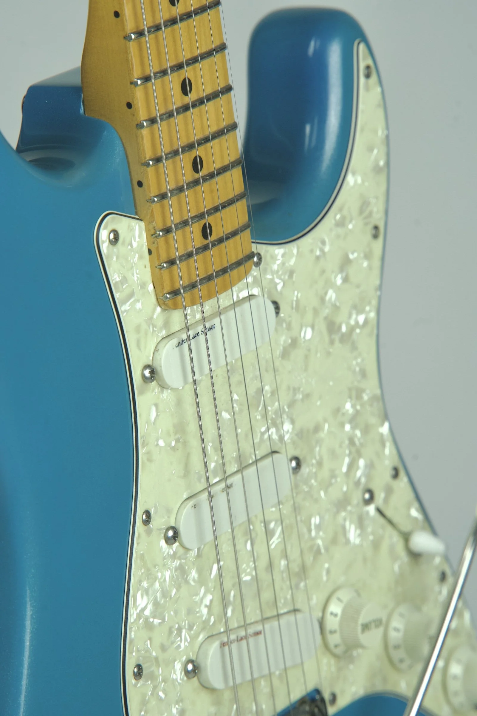 Used 1989 Fender USA Stratocaster Electric guitar - Blue17.jpeg