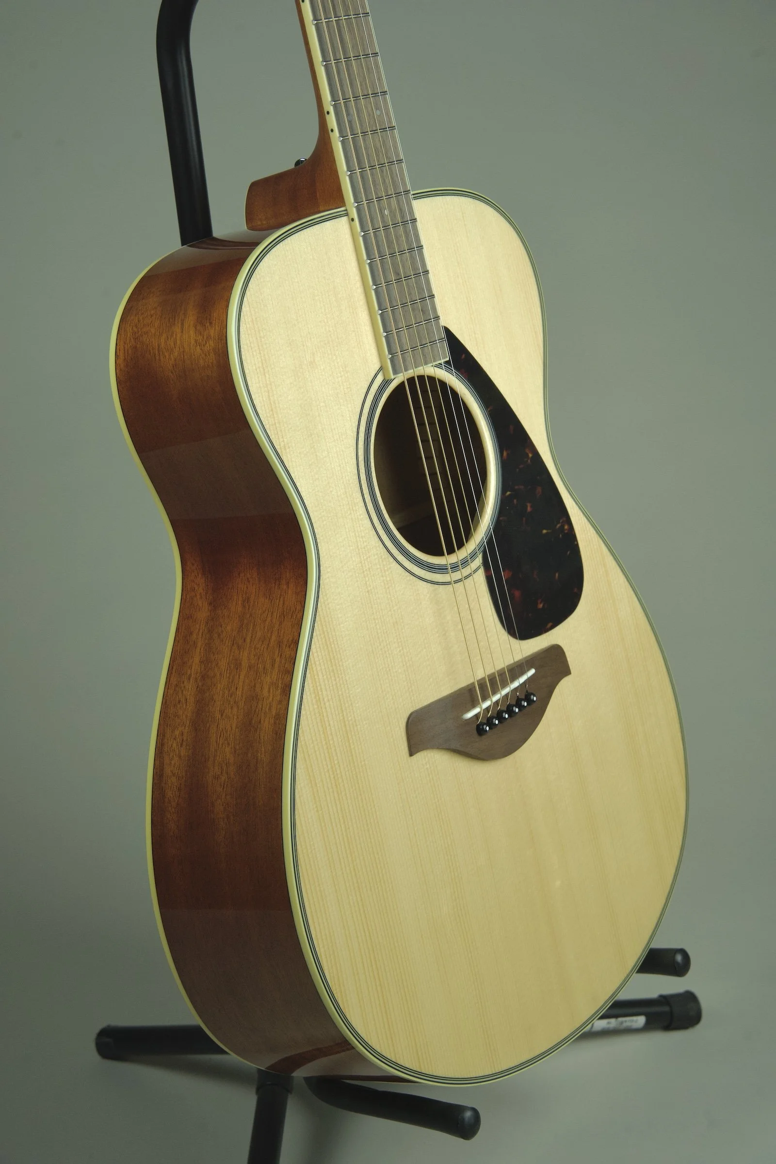 Yamaha FS820 Acoustic Guitar8.jpeg