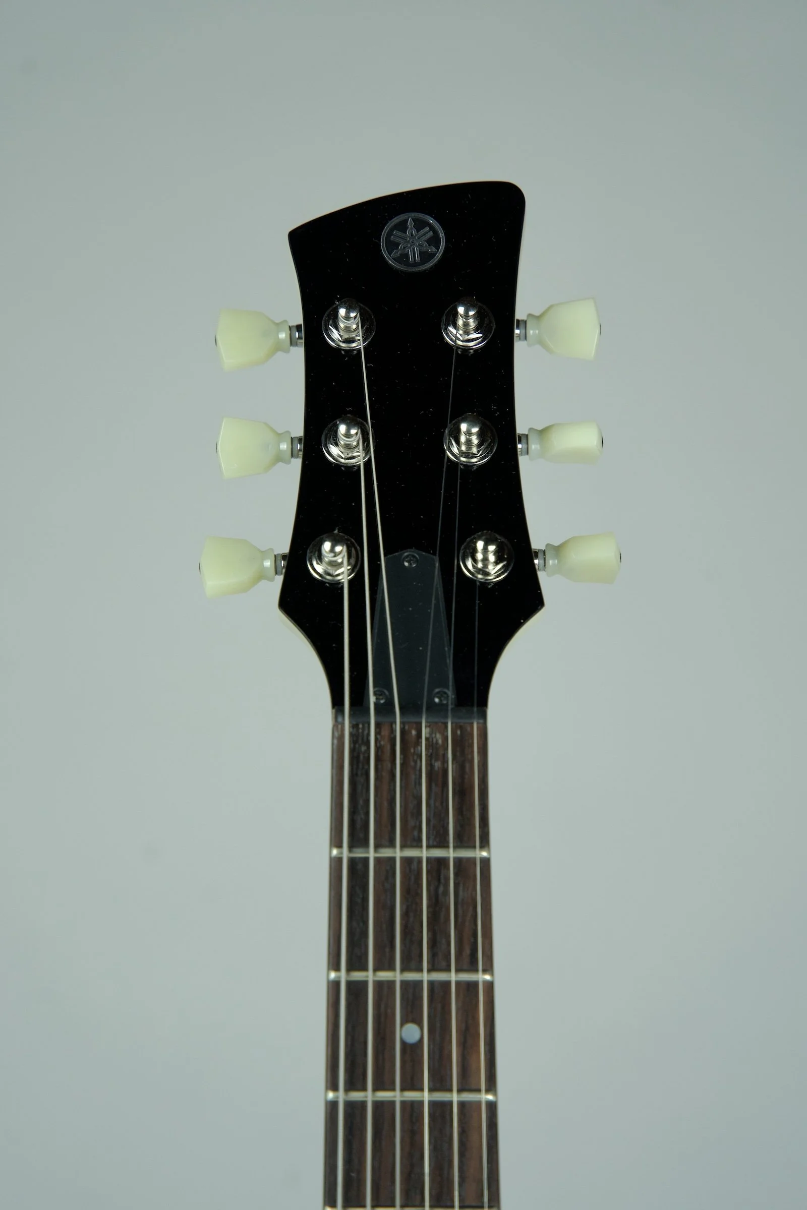 Yamaha Revstar RSE20 Electric Guitar Vintage White3.jpeg