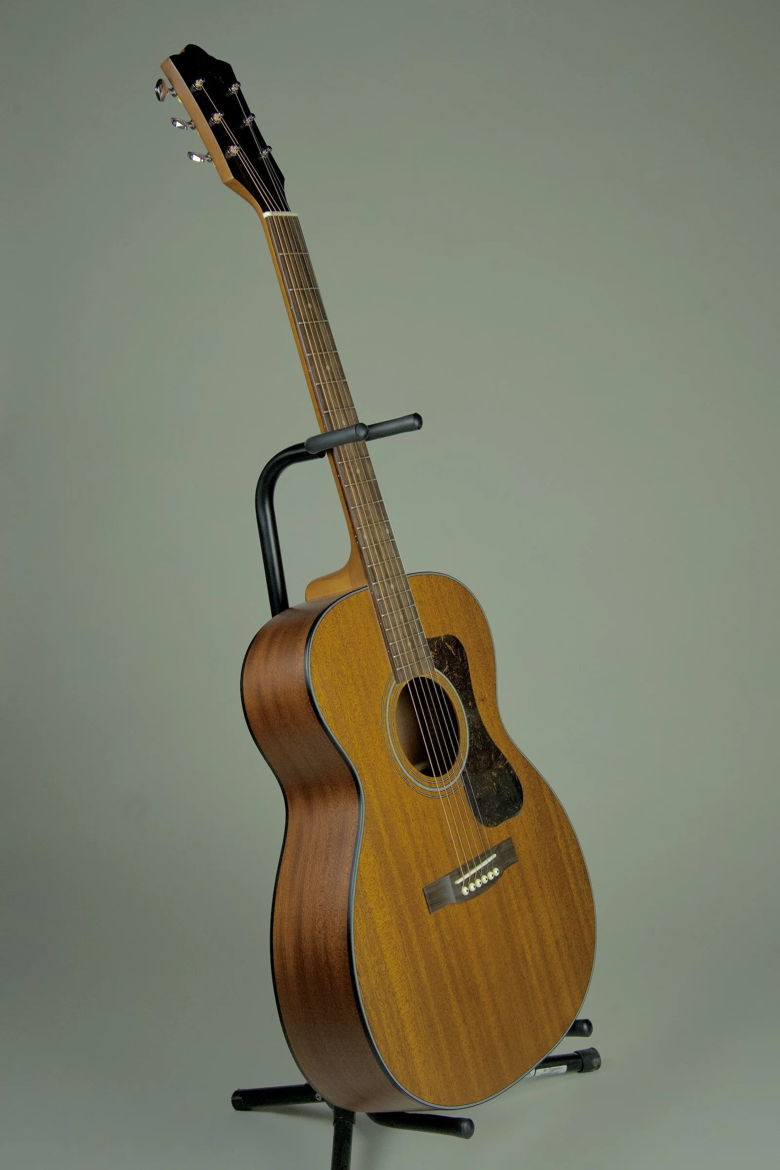 Guild OM320 Acoustic Guitar6.jpeg