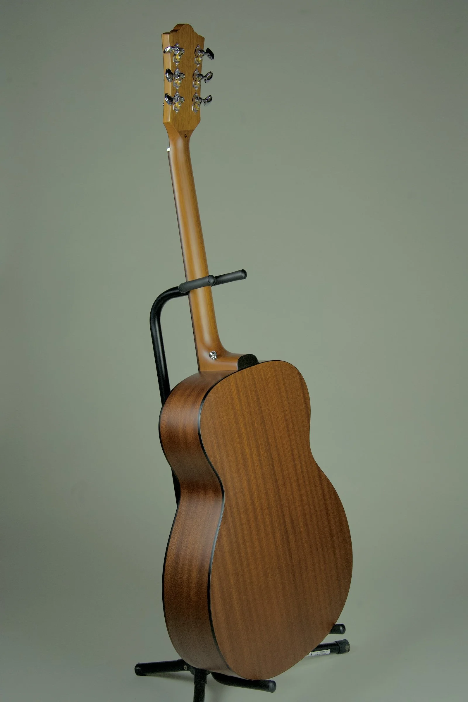 Guild OM320 Acoustic Guitar8.jpeg