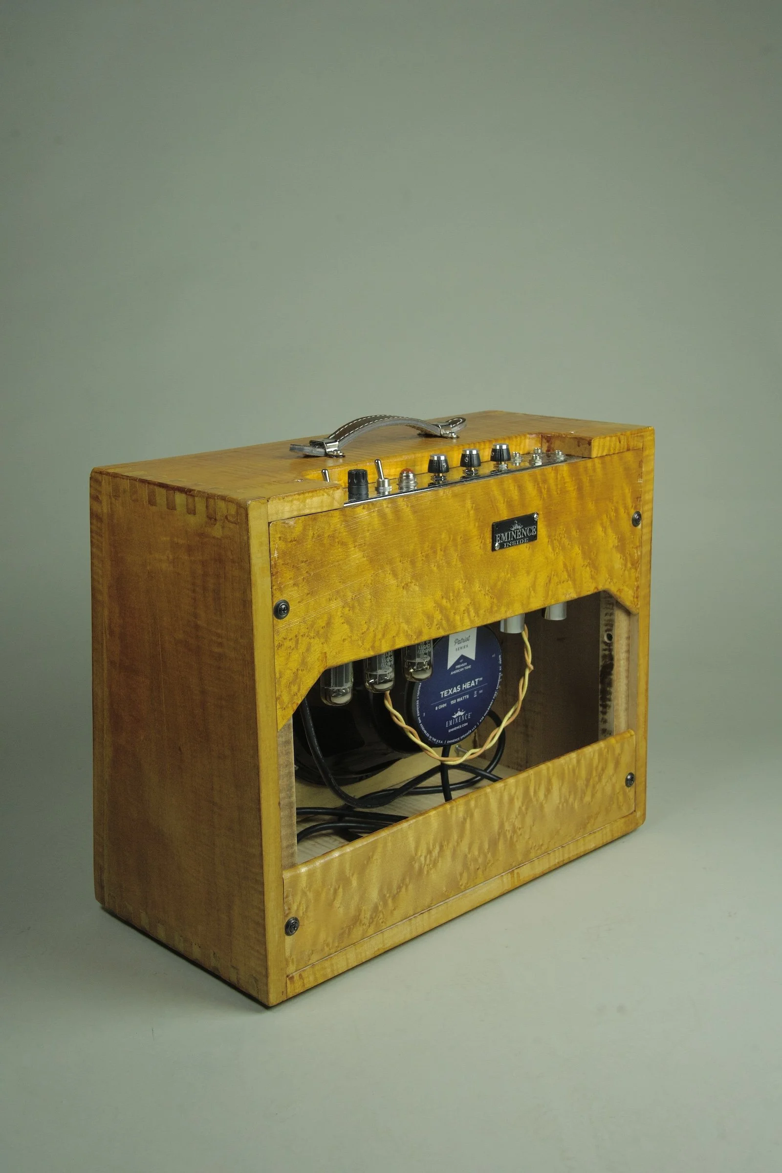 Alward Aquila Deluxe 12" Combo Amplifier17.jpeg