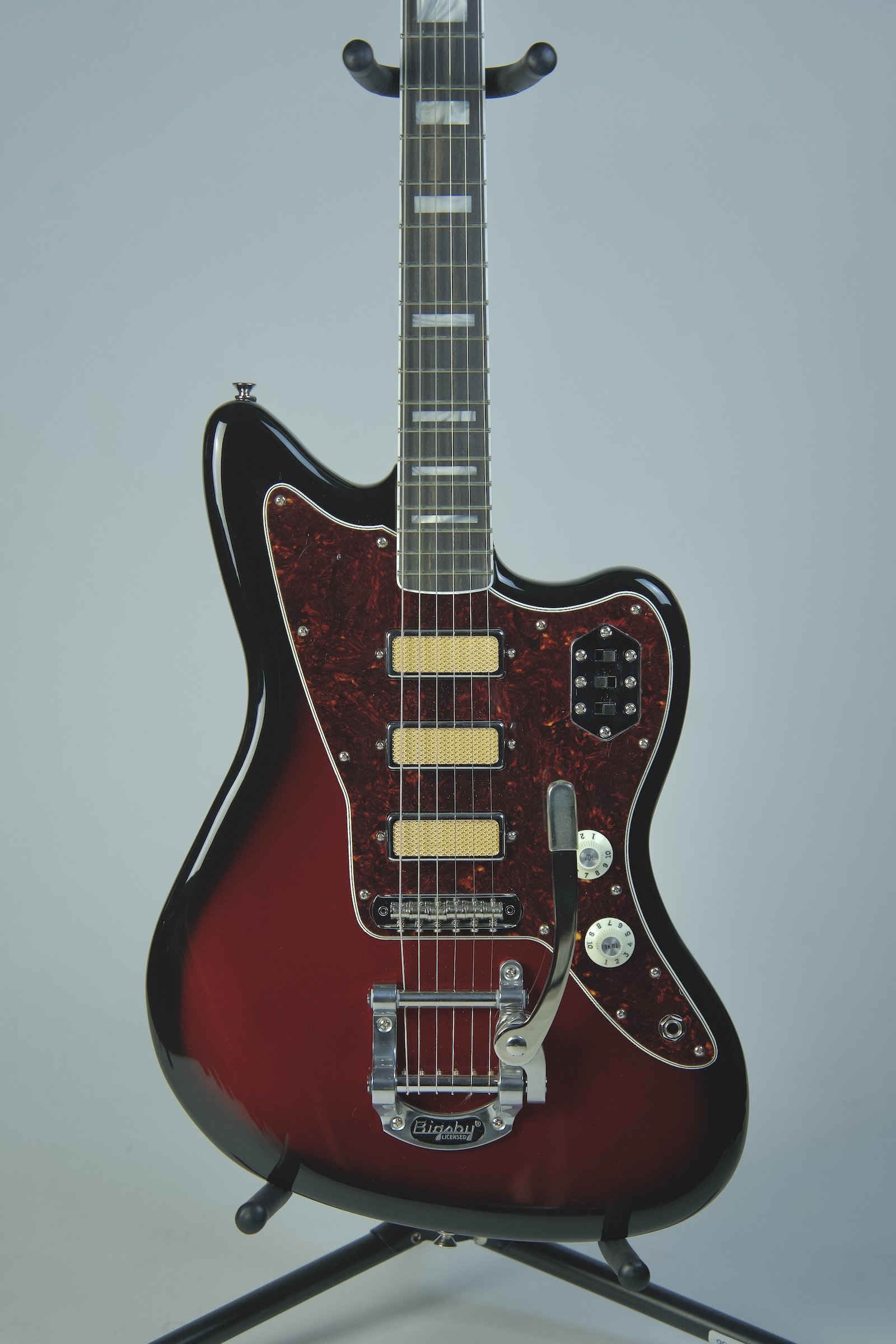 Used Fender Gold Foil Jazzmaster Electric Guitar 2.jpeg
