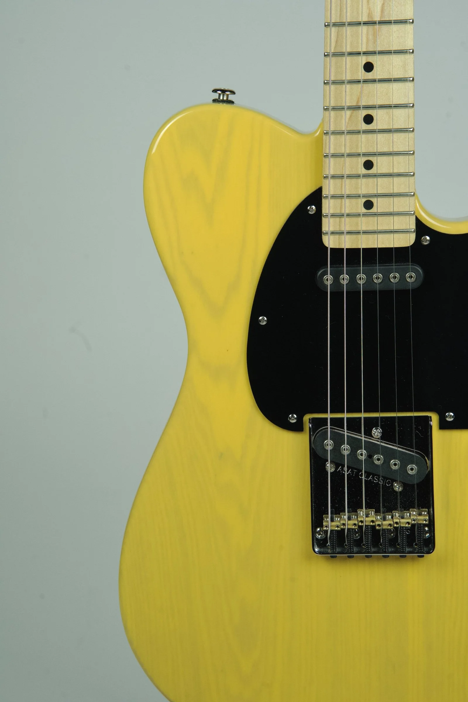 G&L Deluxe ASAT Classic Electric Guitar - Butterscotch 9.jpeg