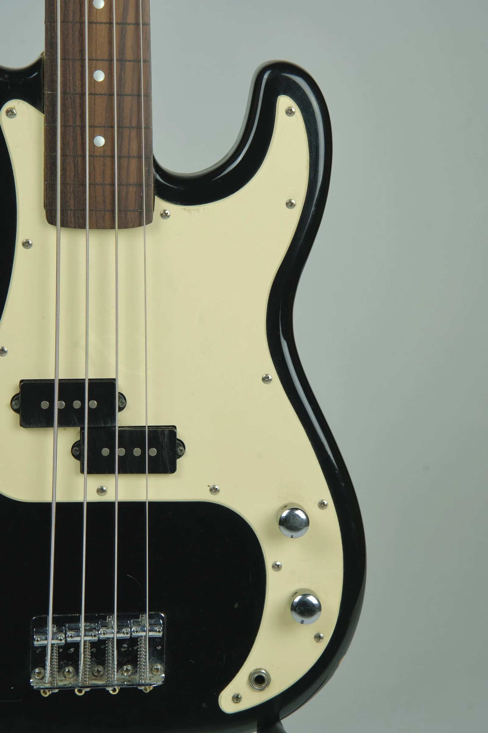 Squier Precision Fretless Bass Guitar - Black4.jpeg