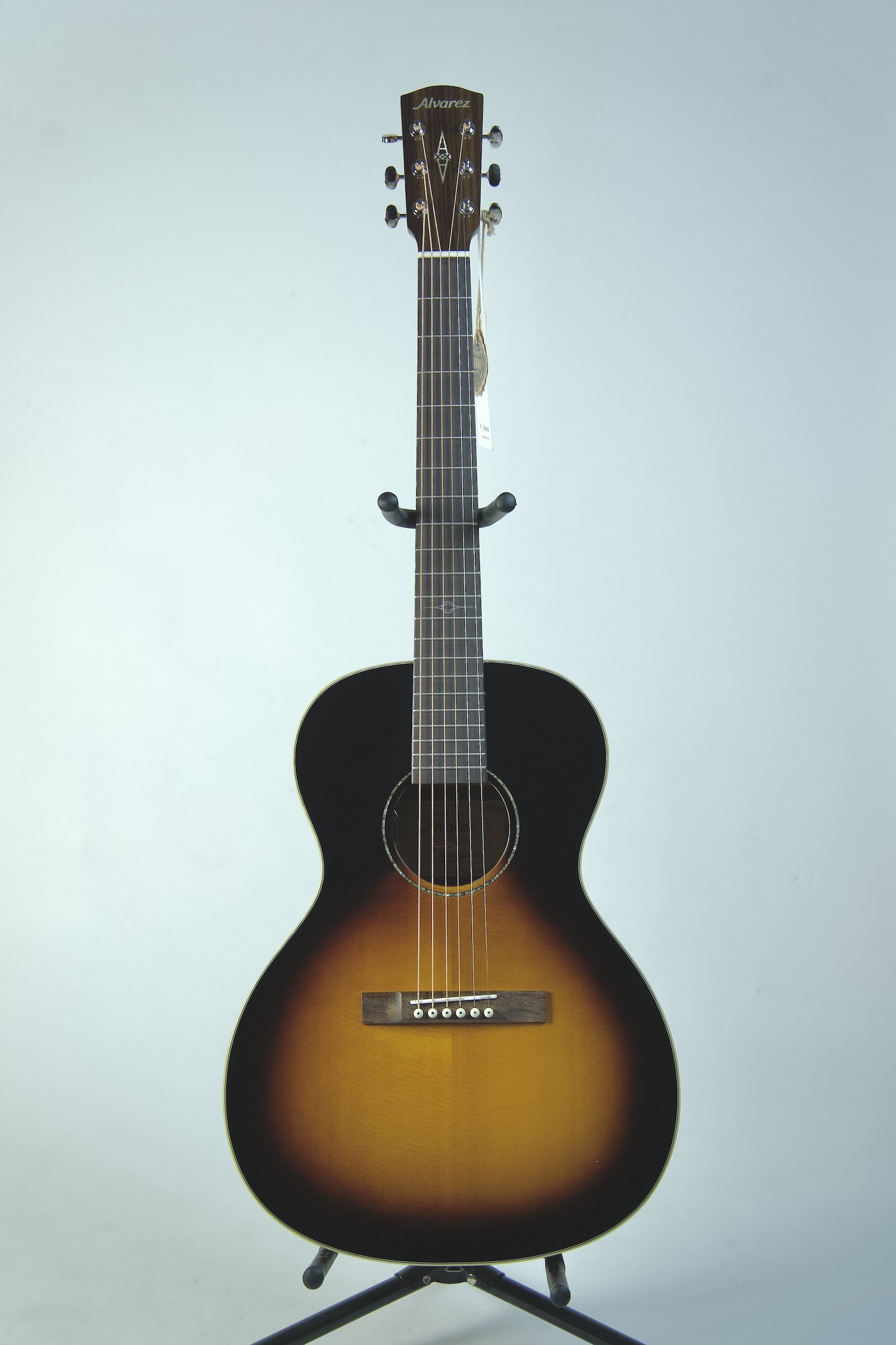 Alvarez Delta 00-e Sunburst Acoustic Guitar1.jpeg