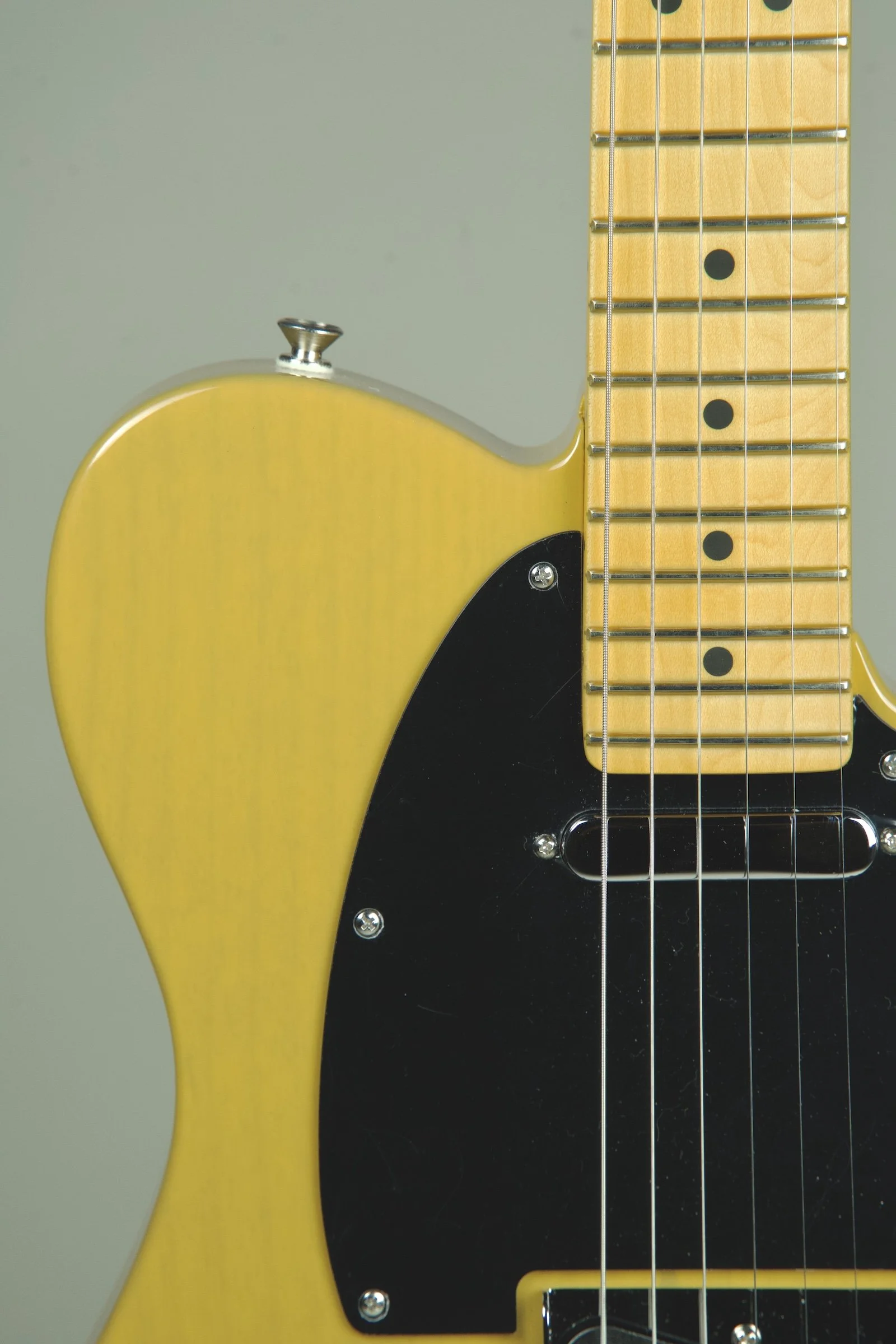 Fender American Professional Classic Telecaster Electric Guitar - Butterscotch Blonde5.jpeg