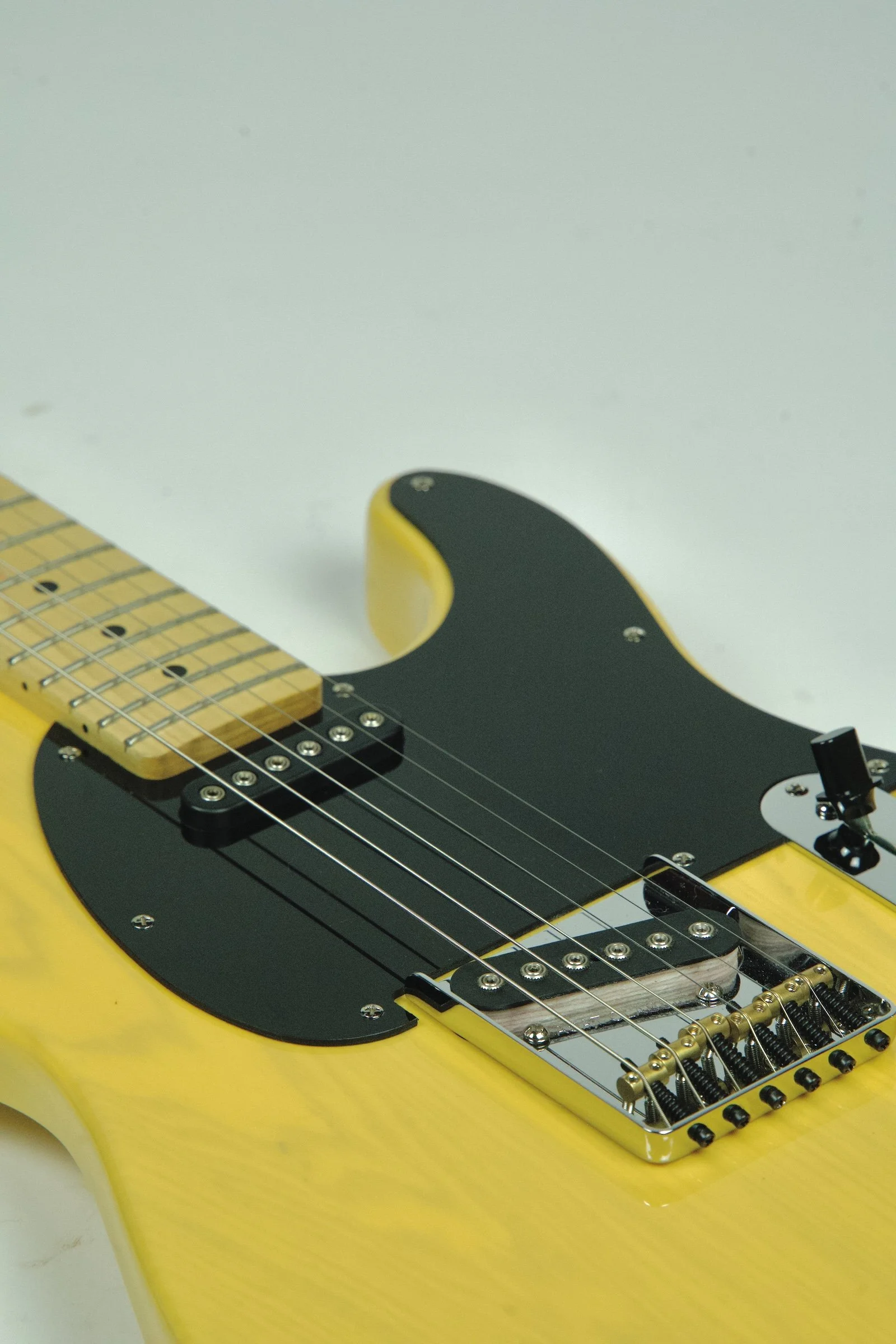 G&L Deluxe ASAT Classic Electric Guitar - Butterscotch 28.jpeg