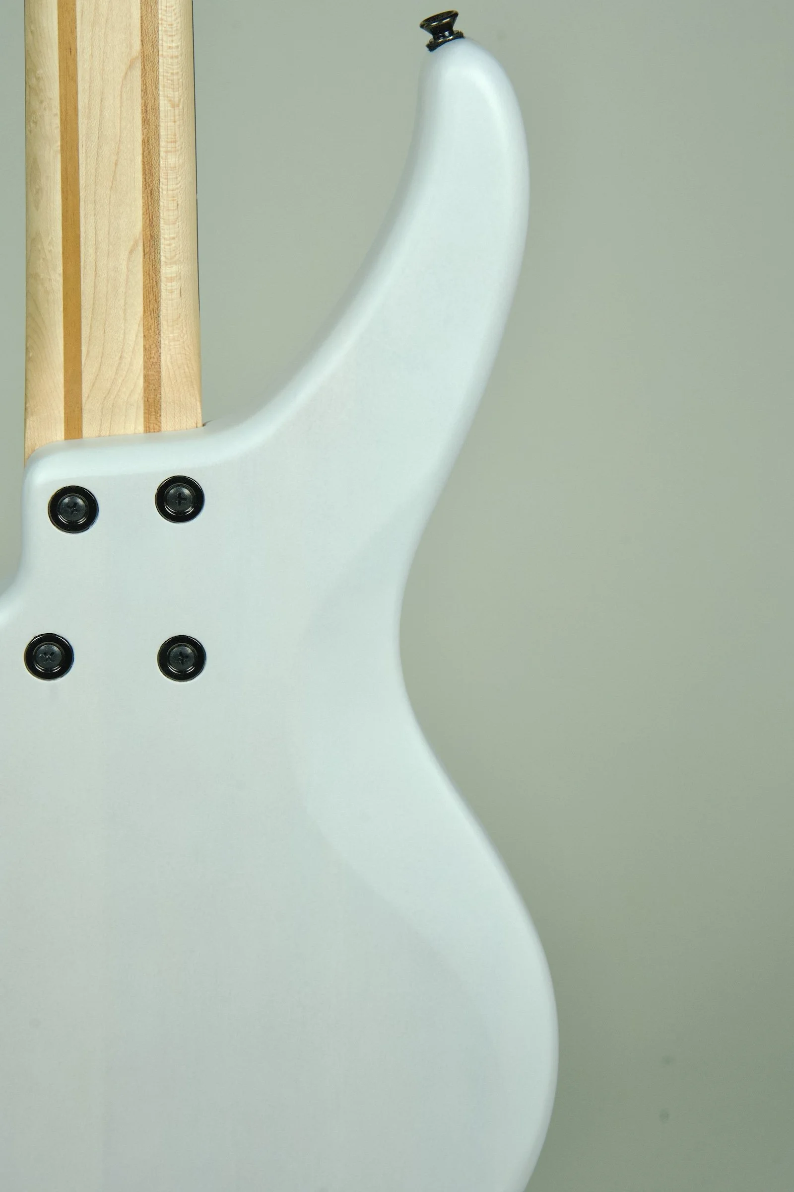 Yamaha Trbx504 4-String Electric Bass Guitar - White10.jpeg