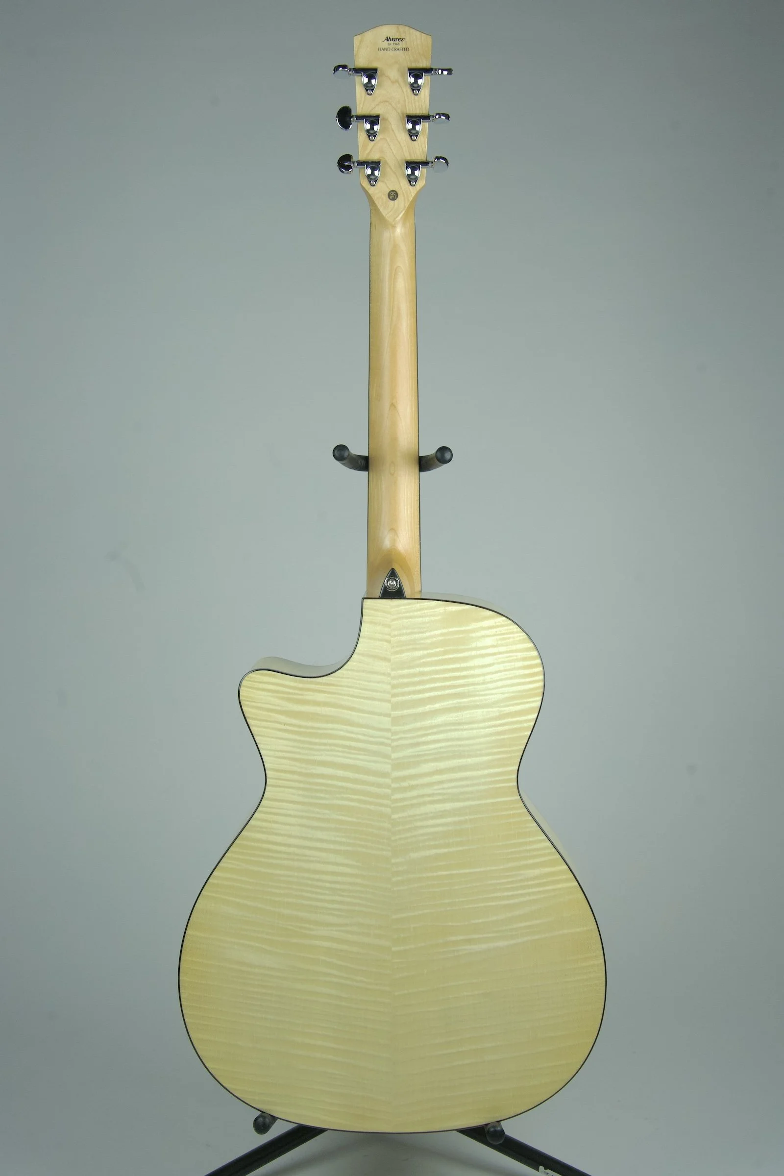 Alvarez Artist Elite Series AEG80ce Armrest Acoustic Electric Guitar4.jpeg