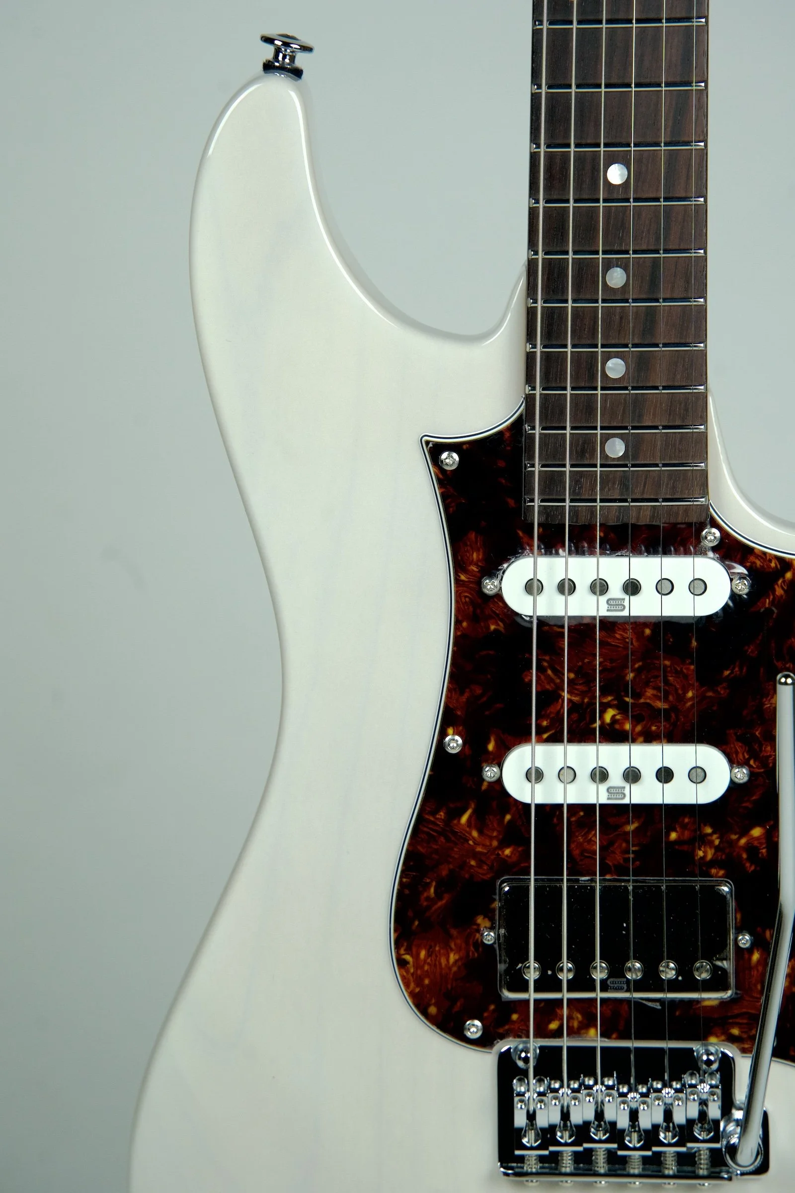 Ibanez Prestige AZ2204N Electric Guitar - Antique White Blonde4.jpeg