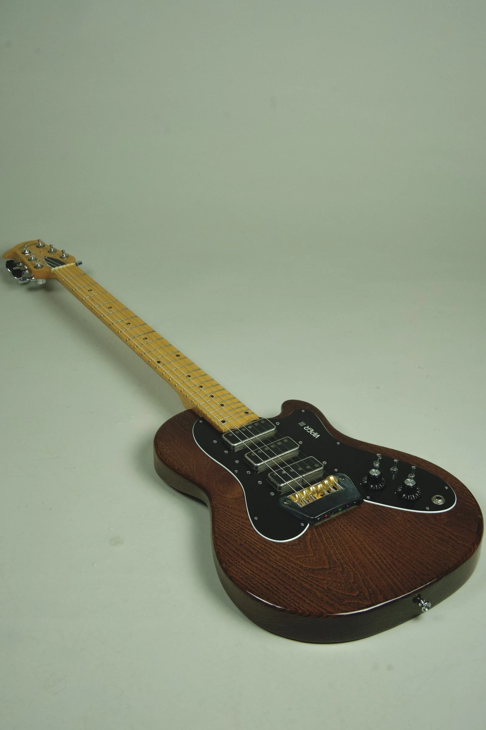 Used 1979 Ovation Viper III Electric Guitar - Nutmeg22.jpeg