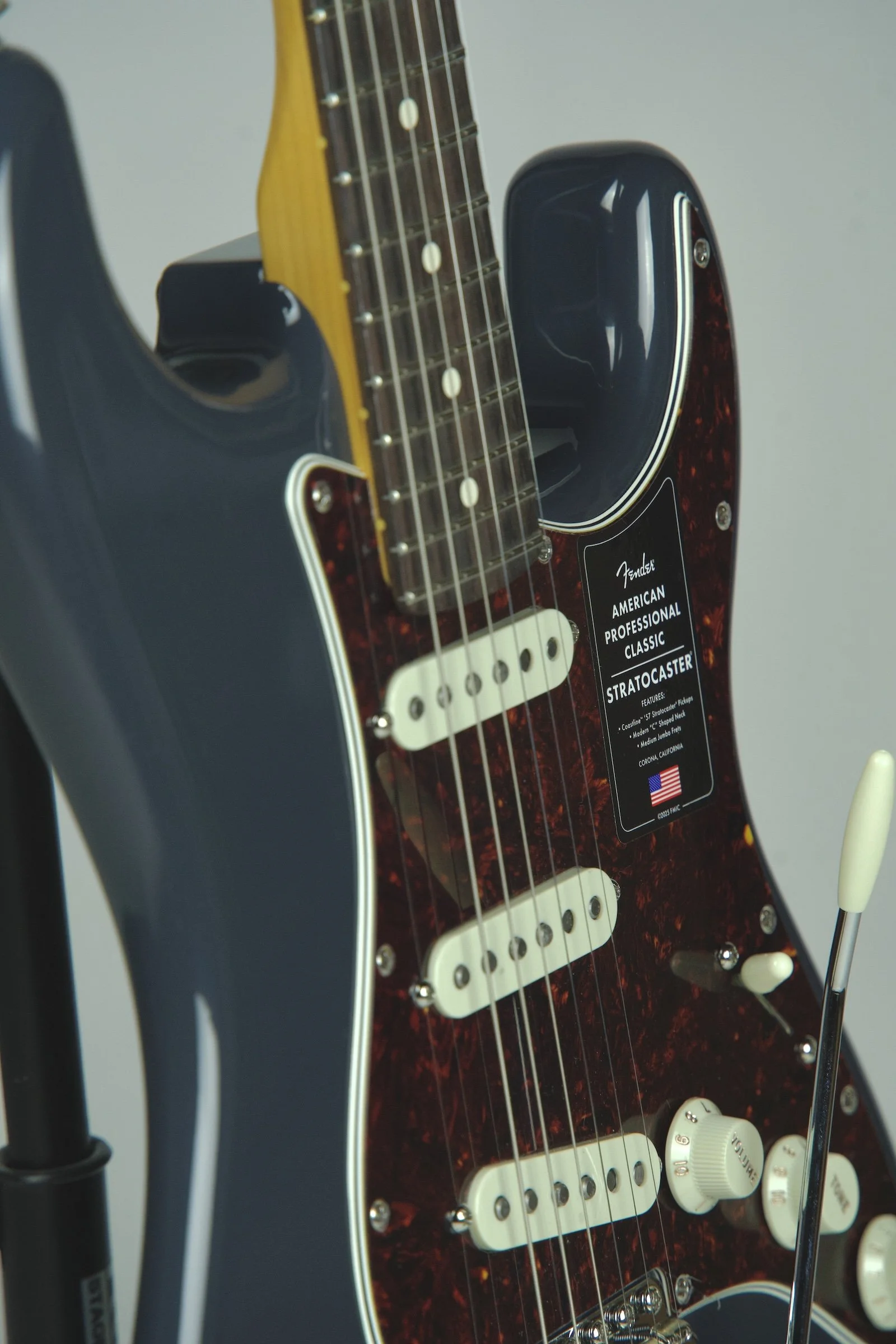 Fender American Professional Classic Stratocaster Electric Guitar - Faded Black16.jpeg