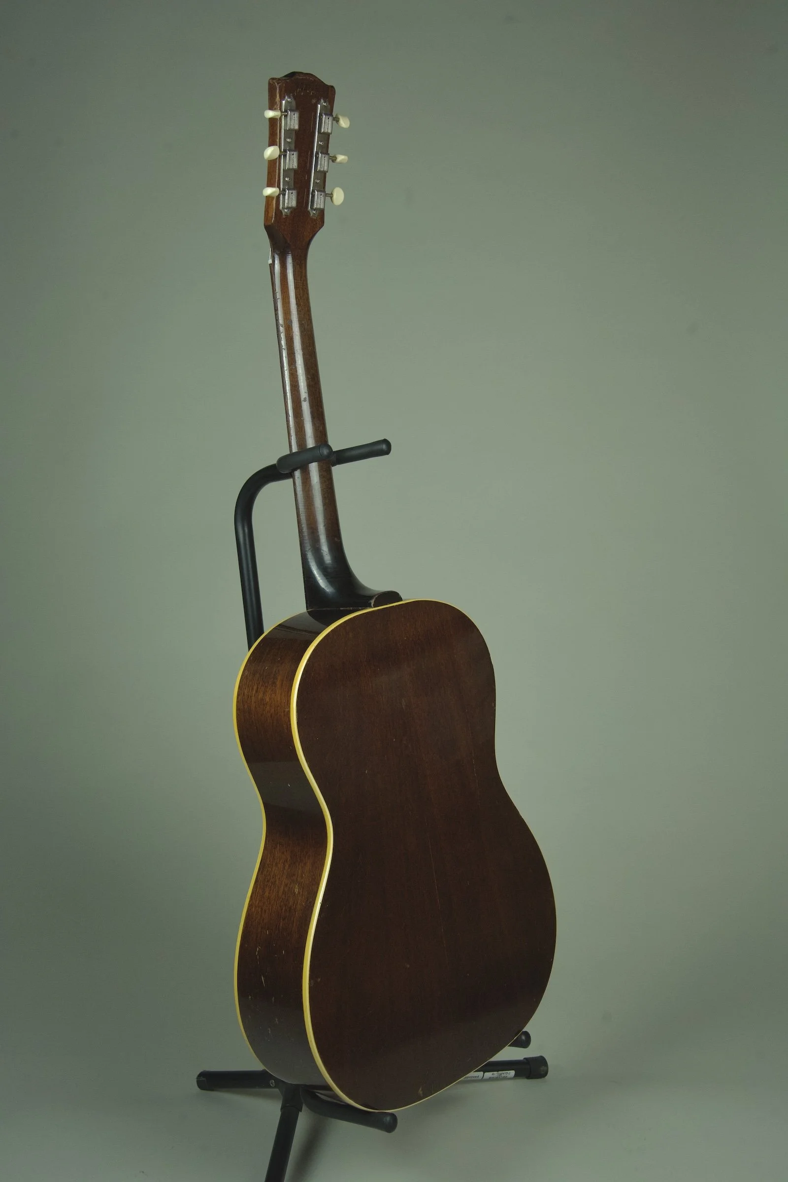 1964 Gibson LG-1  Acoustic Guitar23.jpeg