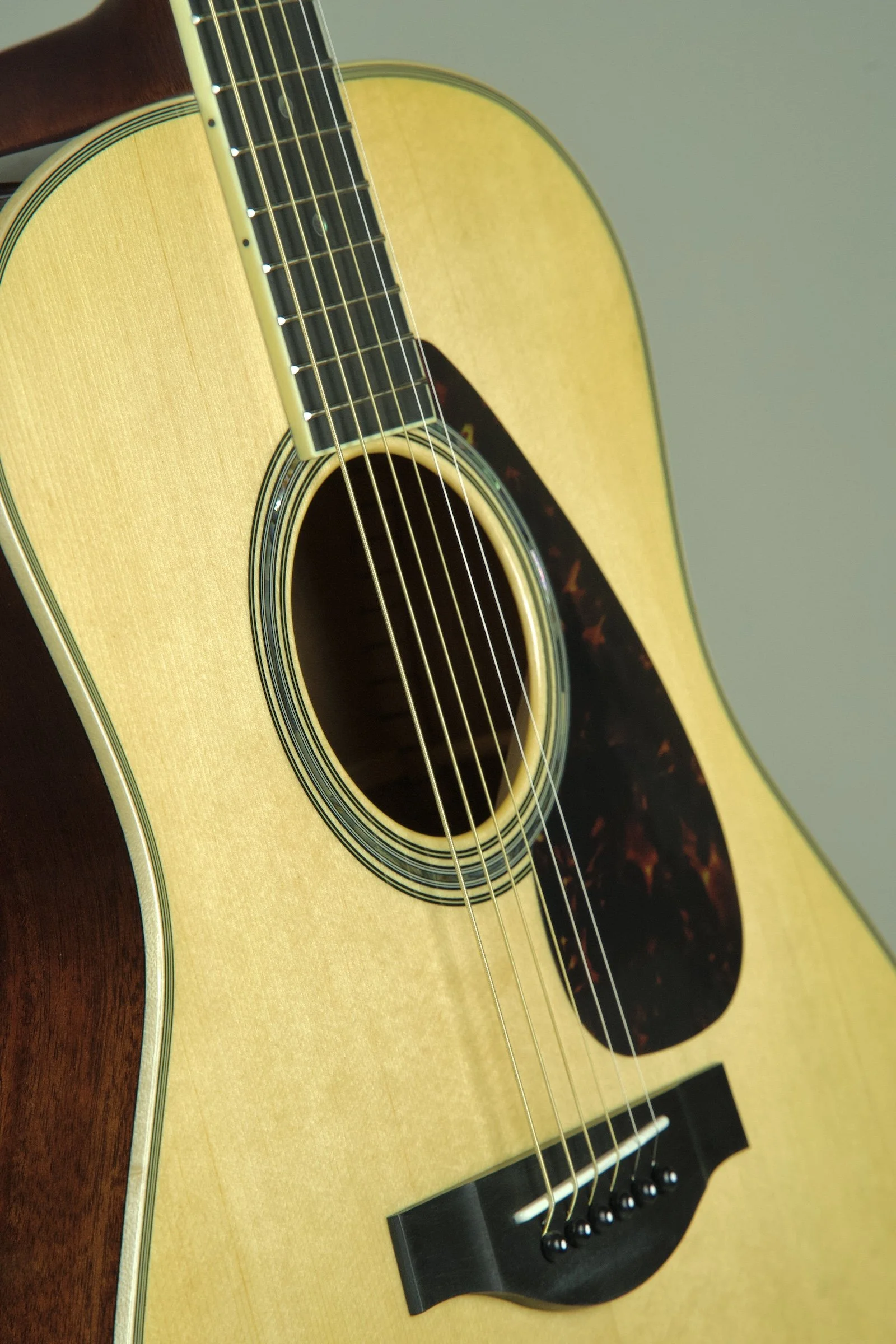 Yamaha LL16M ARE Original Jumbo Acoustic-electric Guitar - Natural17.jpeg