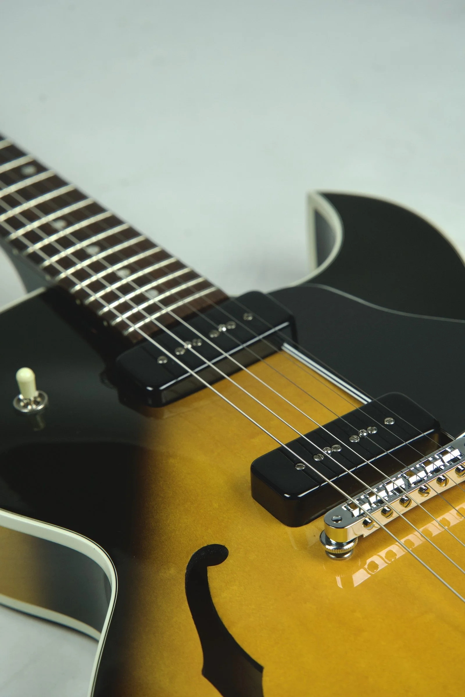 Used 1995 Gibson ES-135 Semi-Hollowbody Guitar - 2-color sunburst16.jpeg