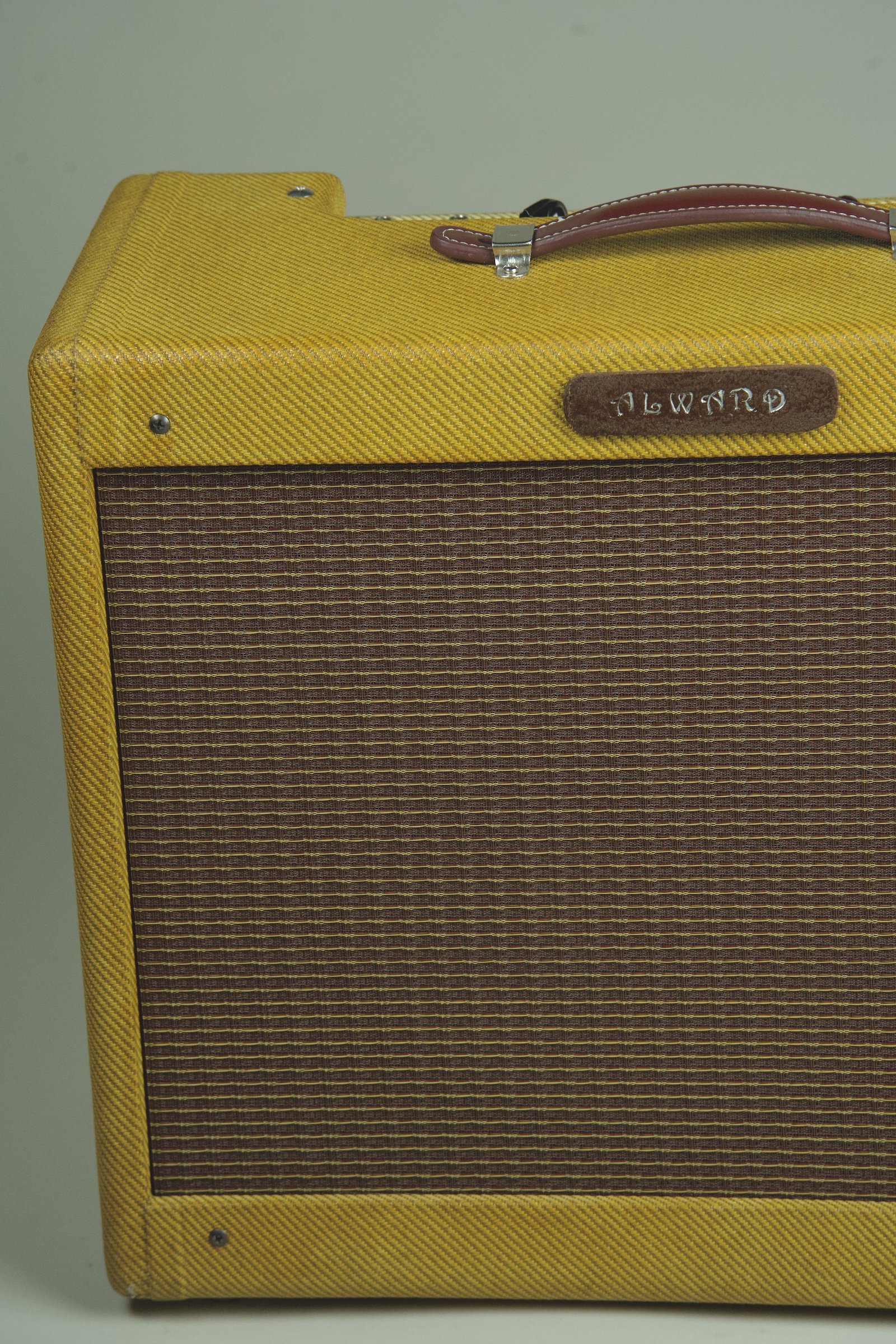 Alward Golden Eagle Deluxe Combo Amplifier2.jpeg