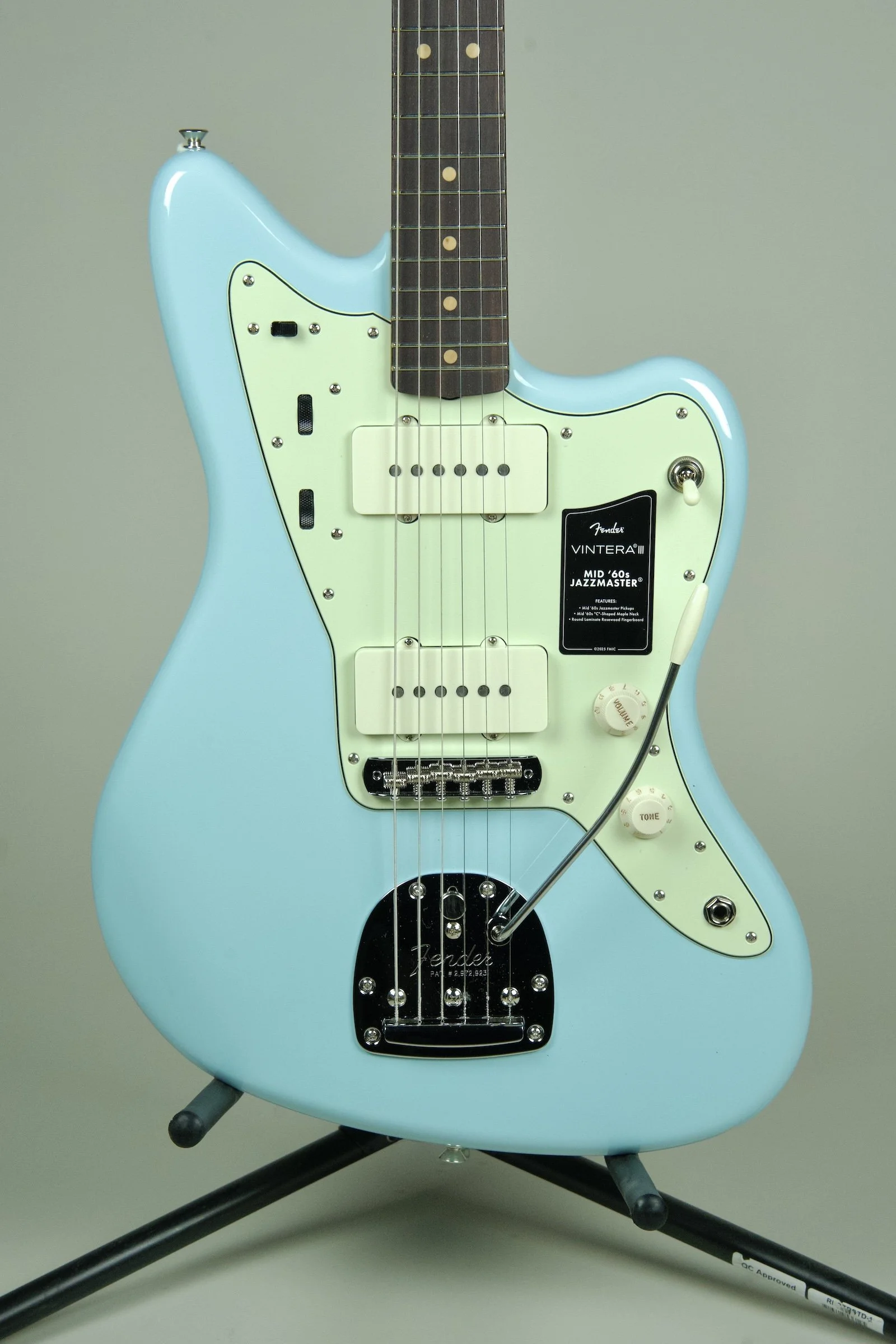 Fender Vintera III Mid '60s Jazzmaster Electric Guitar - Sonic Blue2.jpeg