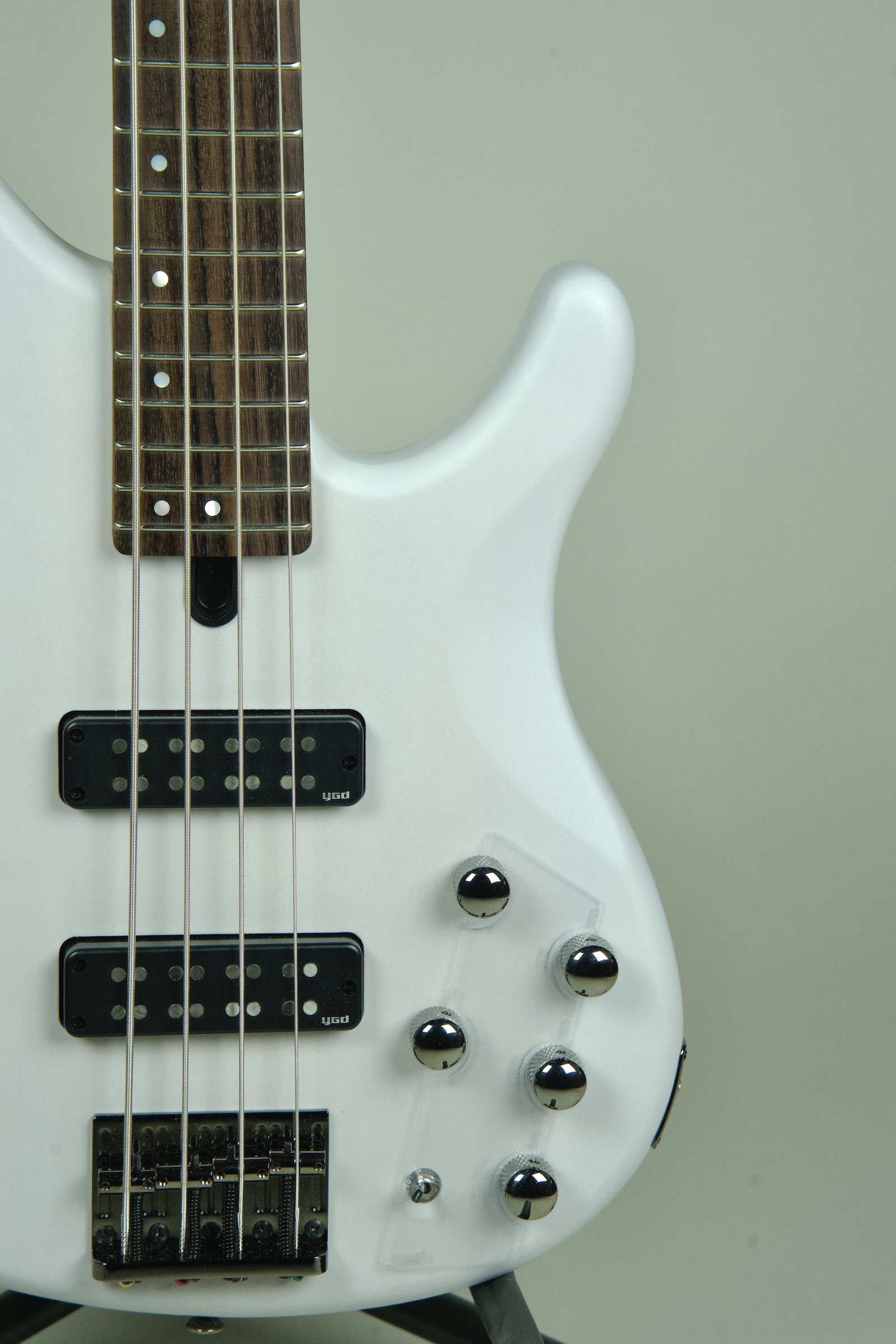 Yamaha Trbx504 4-String Electric Bass Guitar - White5.jpeg