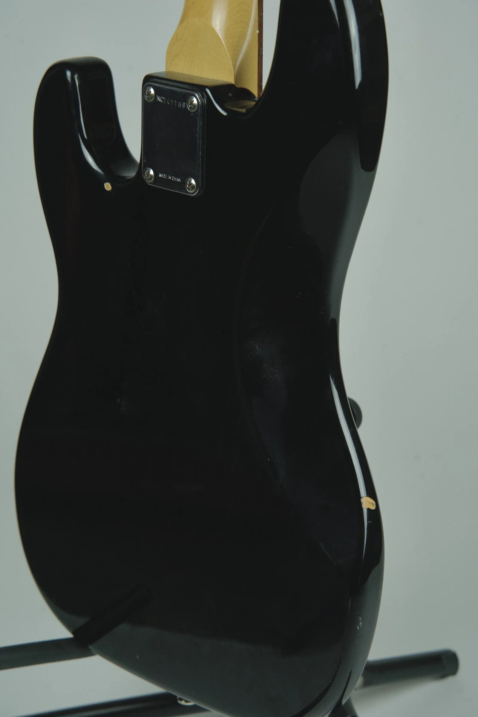 Squier Precision Fretless Bass Guitar - Black13.jpeg