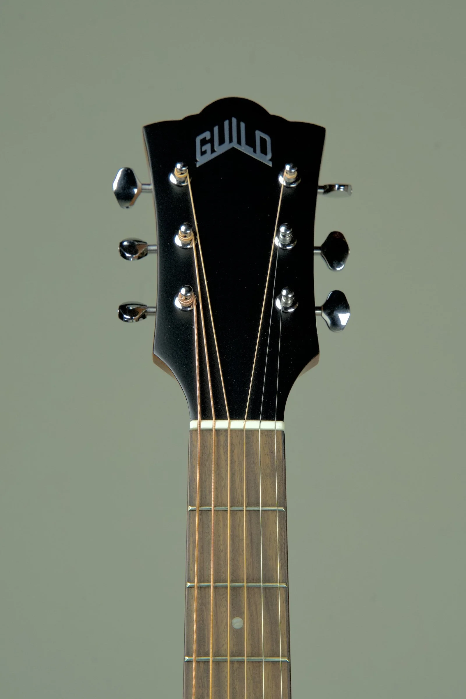 Guild OM320 Acoustic Guitar10.jpeg