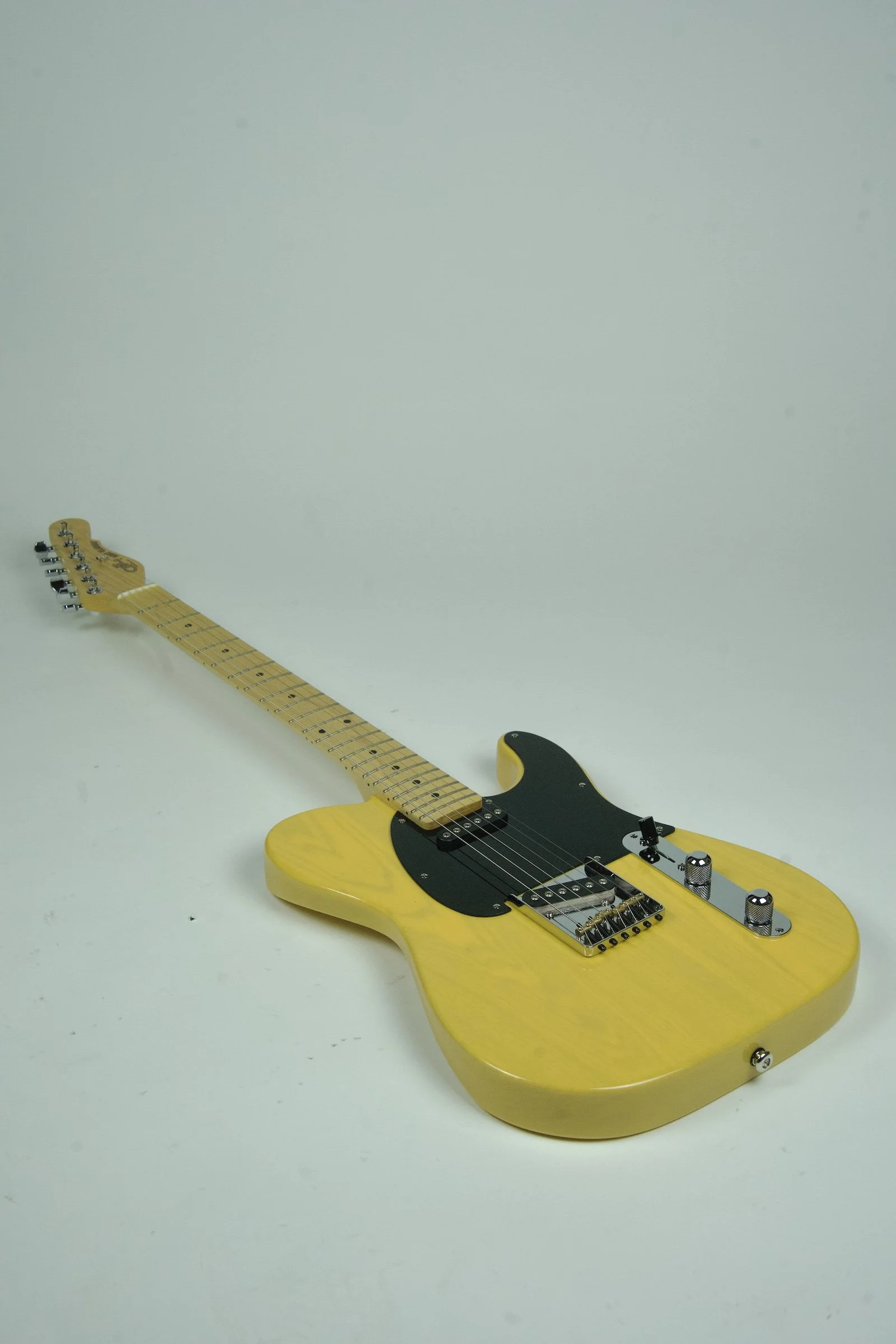 G&L Deluxe ASAT Classic Electric Guitar - Butterscotch 26.jpeg