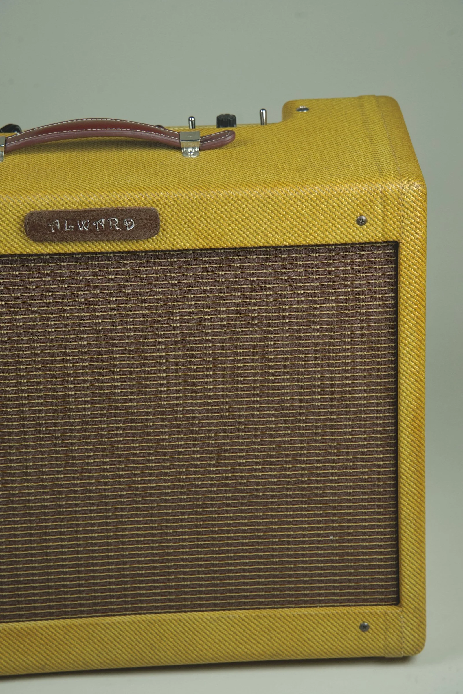 Alward Golden Eagle Deluxe Combo Amplifier3.jpeg