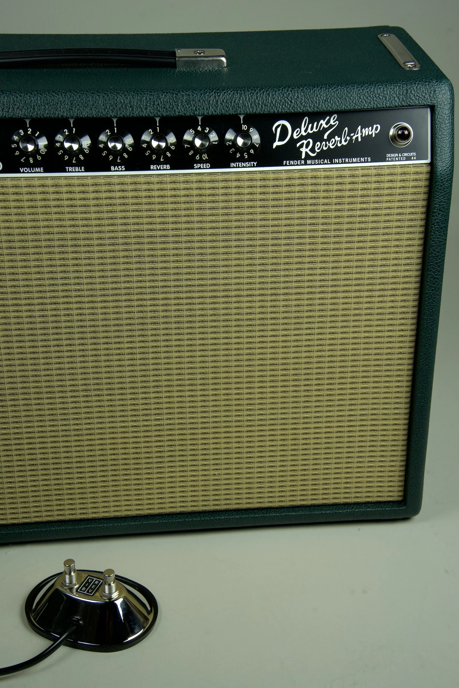 Fender Limited Edition Deluxe Reverb Amplifier - British Racing Green19.jpeg