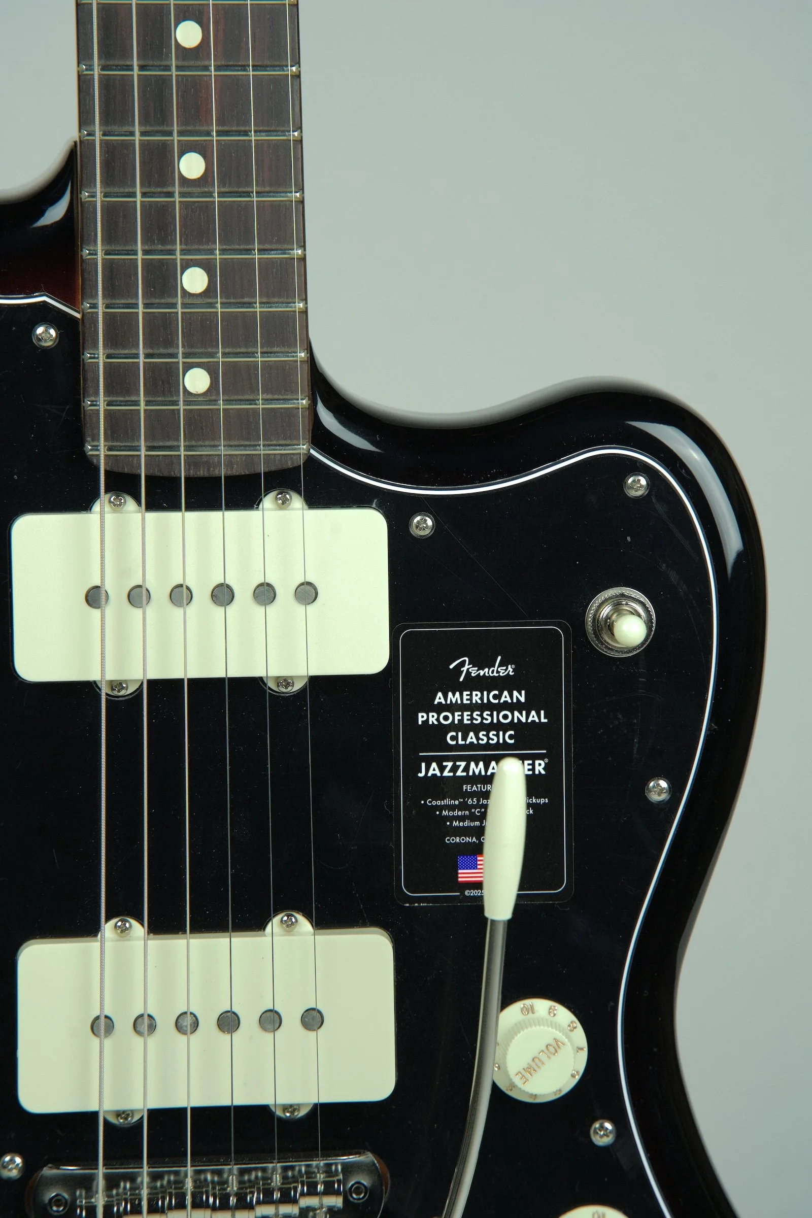 Fender American Professional Classic Jazzmaster - 3-Color Sunburst10.jpeg