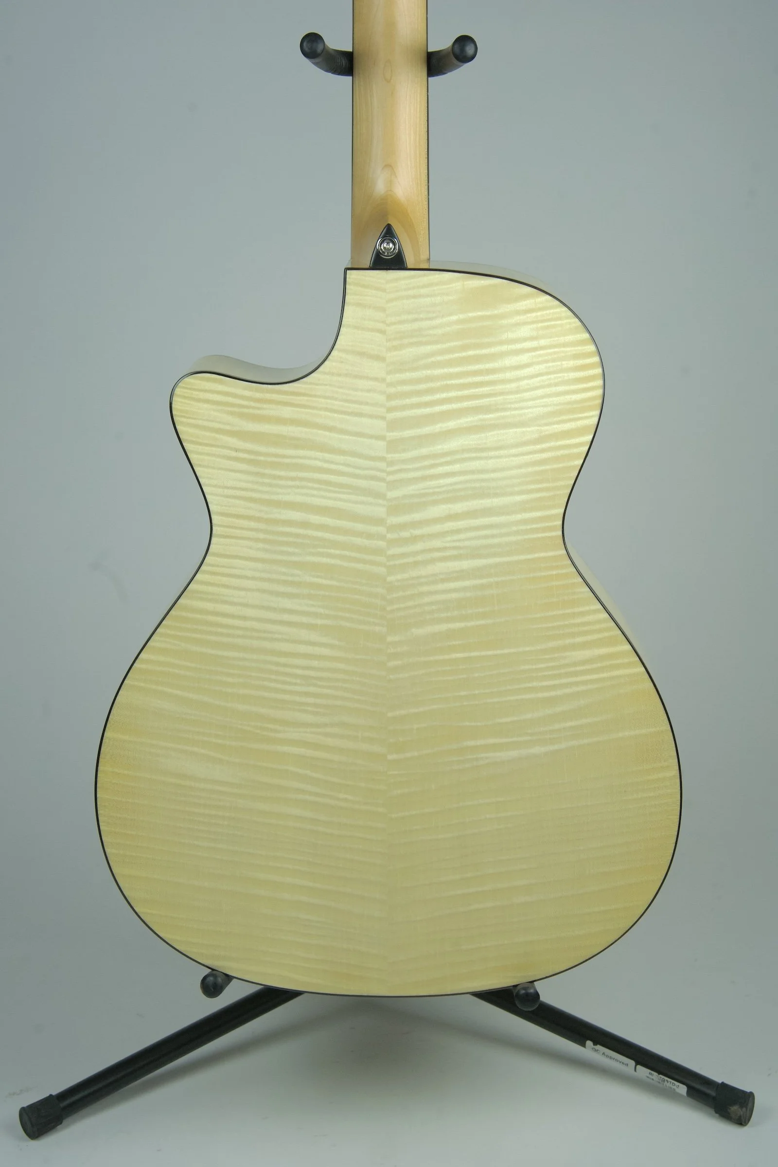 Alvarez Artist Elite Series AEG80ce Armrest Acoustic Electric Guitar5.jpeg