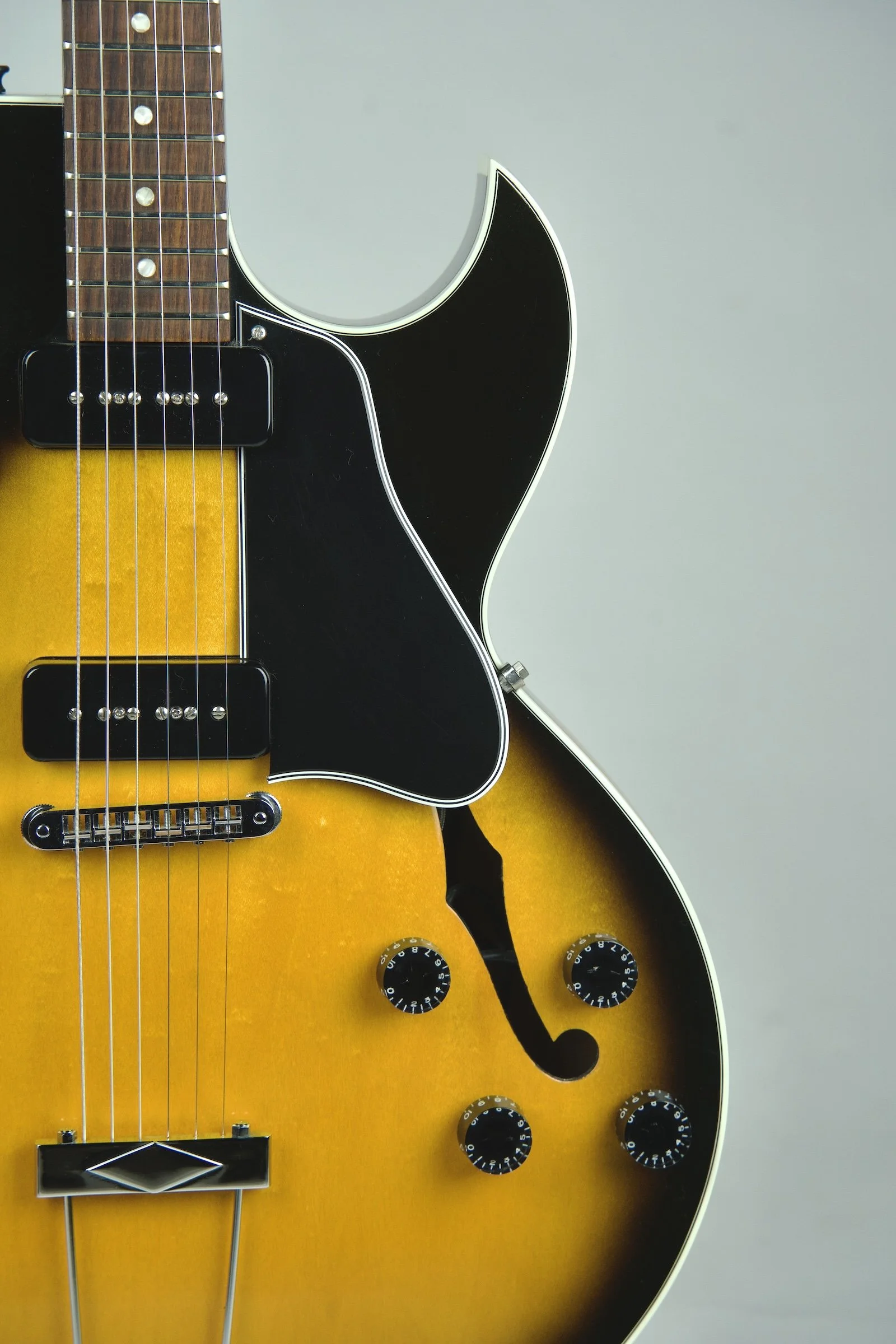 Used 1995 Gibson ES-135 Semi-Hollowbody Guitar - 2-color sunburst6.jpeg