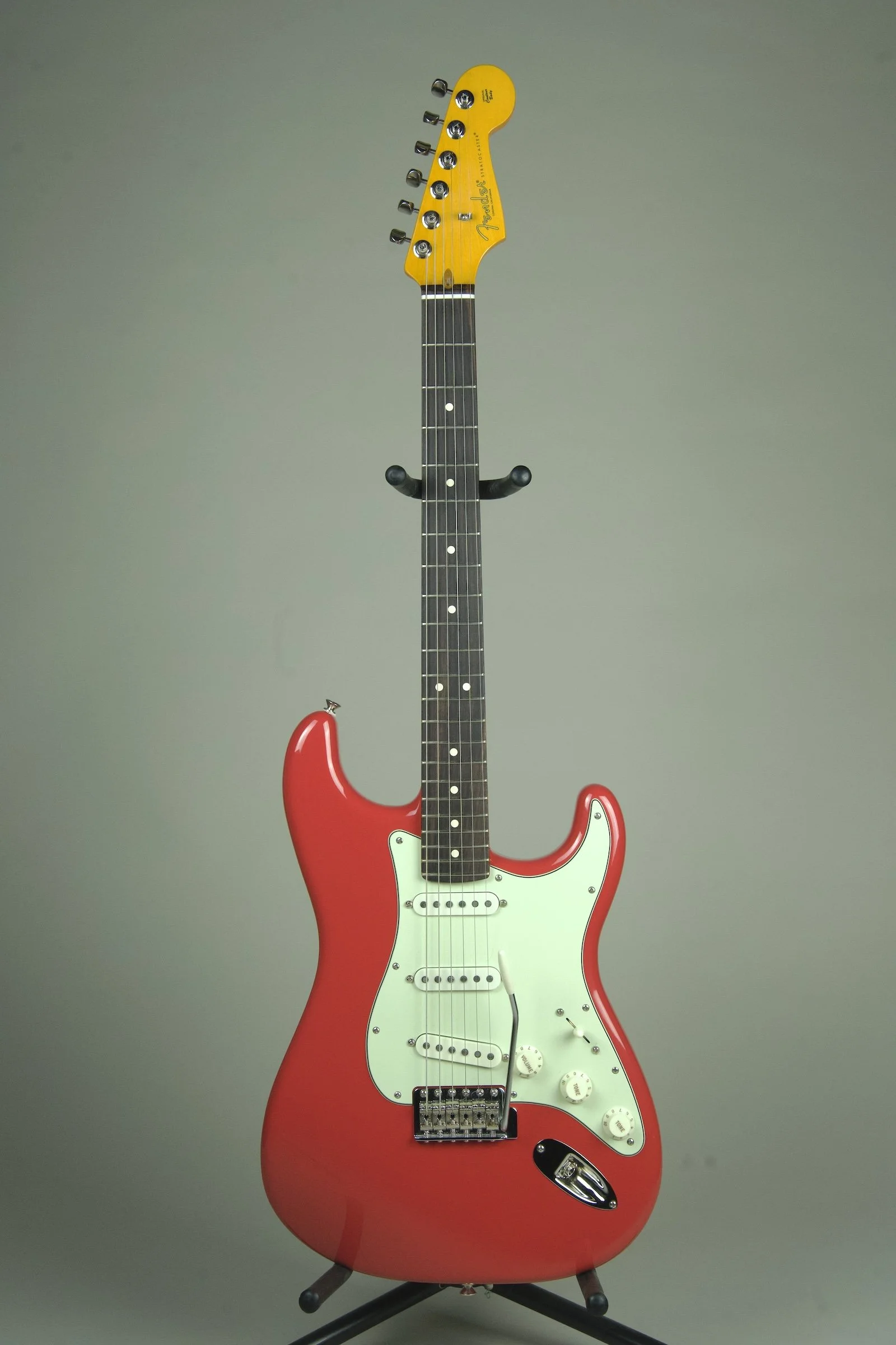 Used Fender American Professional Classic Stratocaster Electric Guitar - Faded Dakota Red1.jpeg