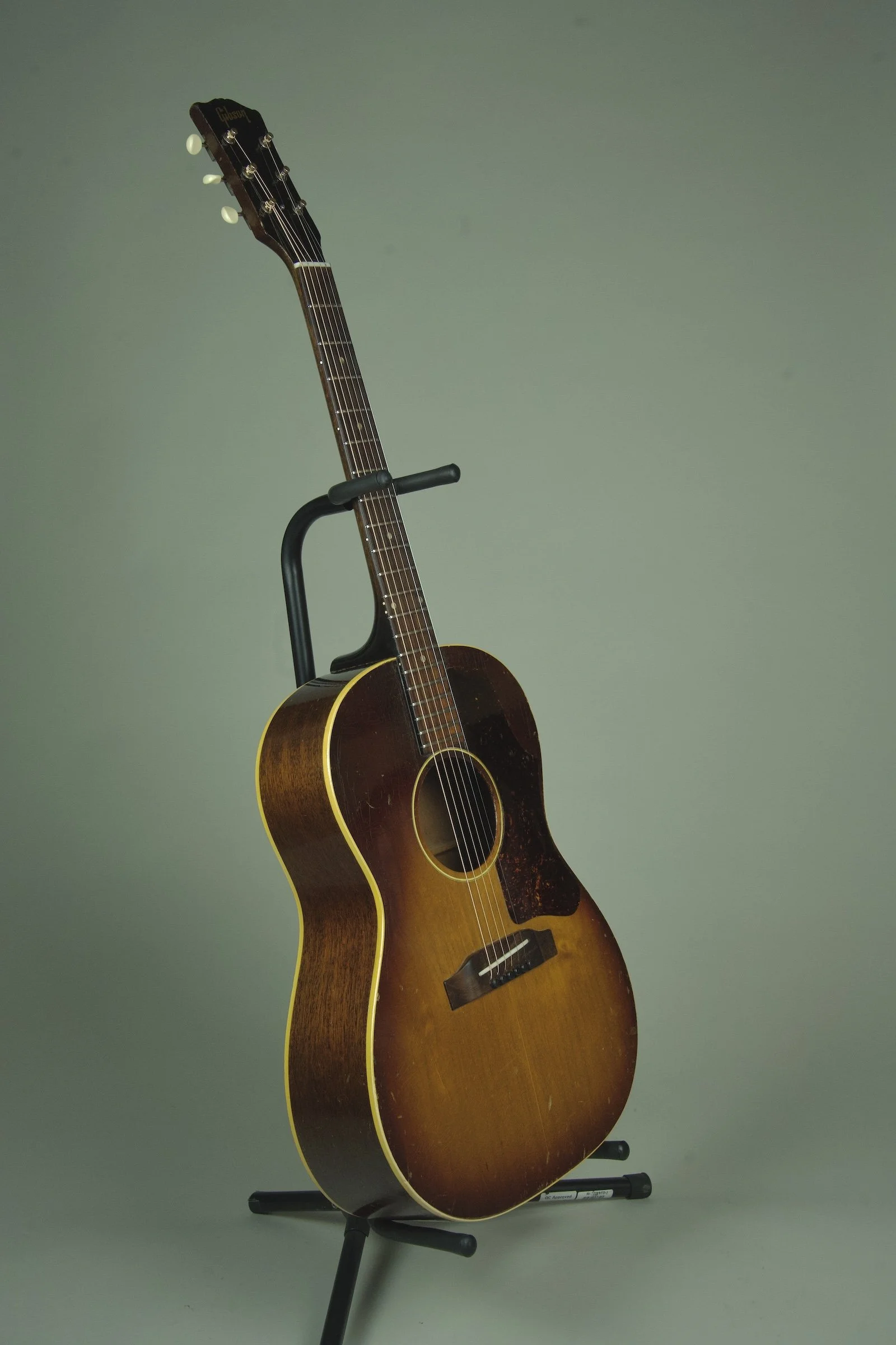 1964 Gibson LG-1  Acoustic Guitar19.jpeg