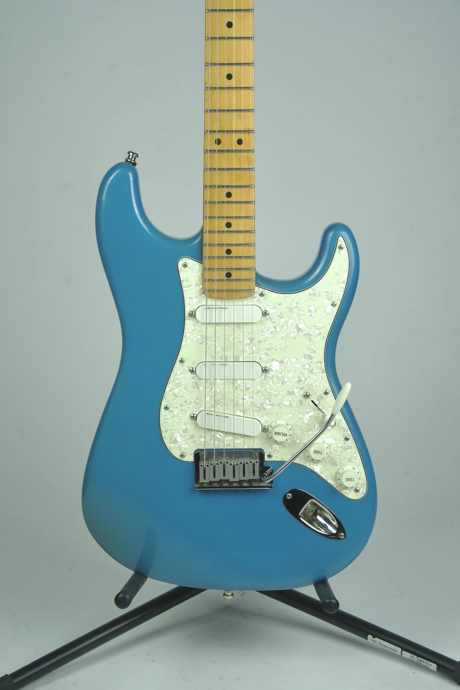 Used 1989 Fender USA Stratocaster Electric guitar - Blue2.jpeg
