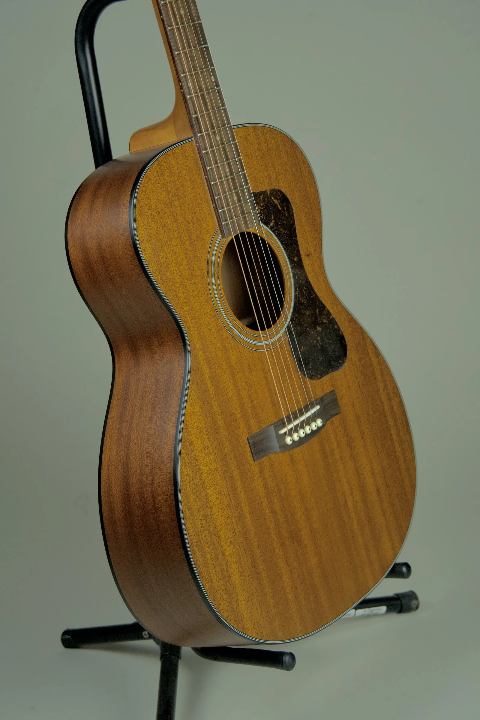 Guild OM320 Acoustic Guitar7.jpeg