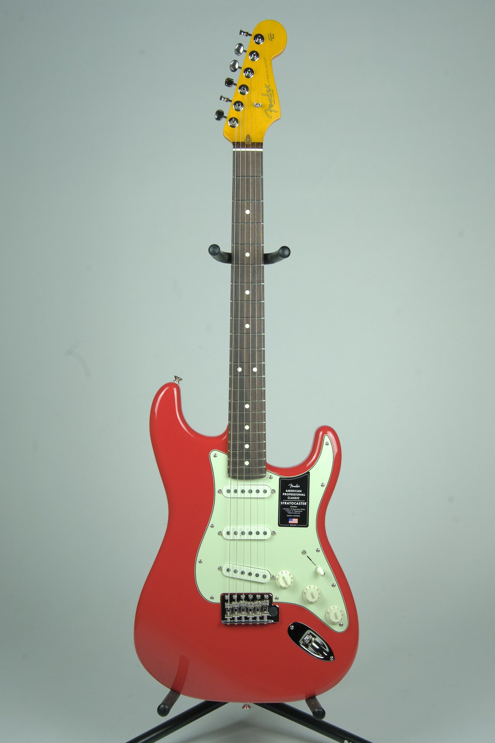 Fender American Professional Classic Stratocaster - Dakota Red4.jpeg