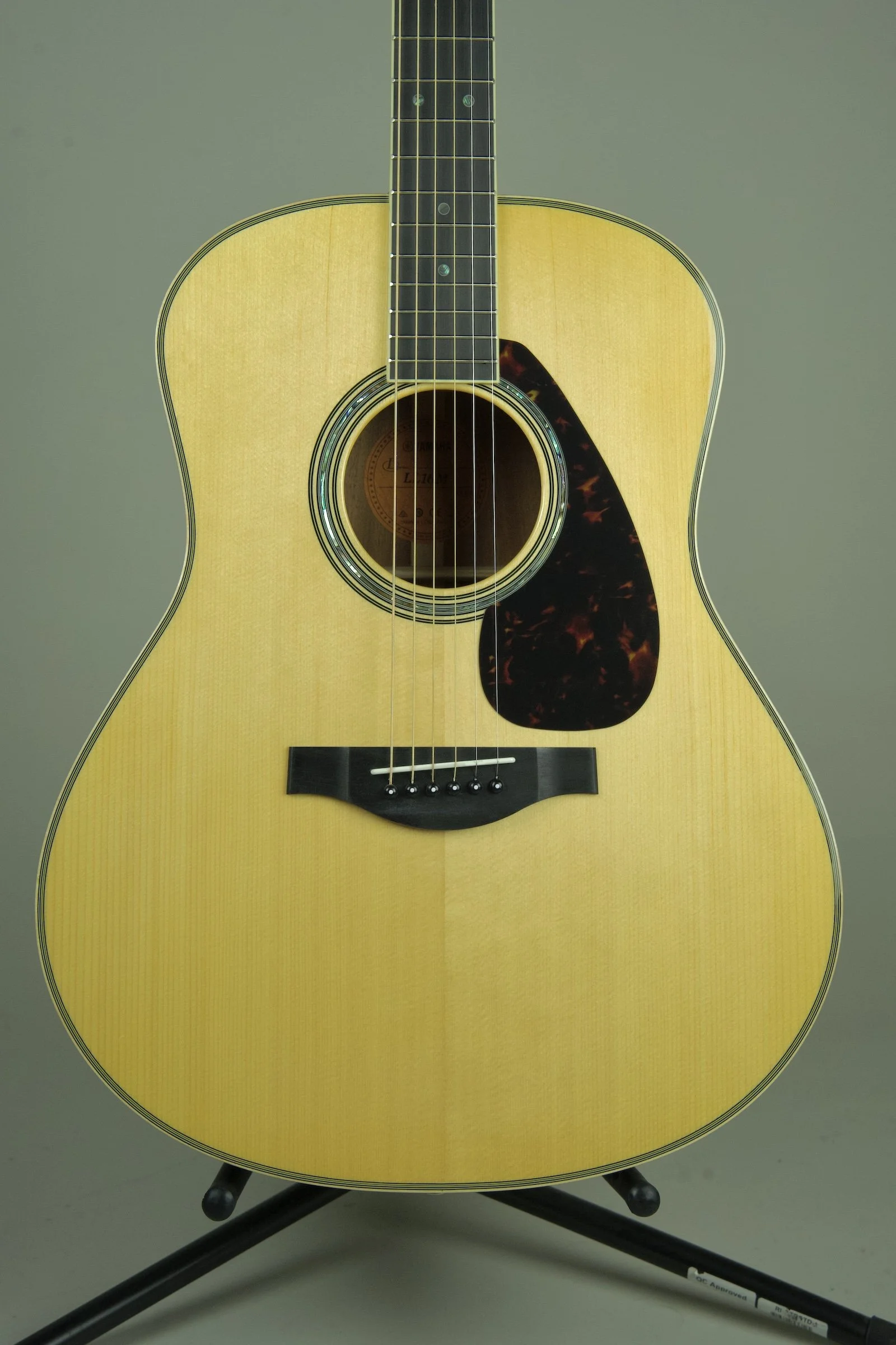 Yamaha LL16M ARE Original Jumbo Acoustic-electric Guitar - Natural