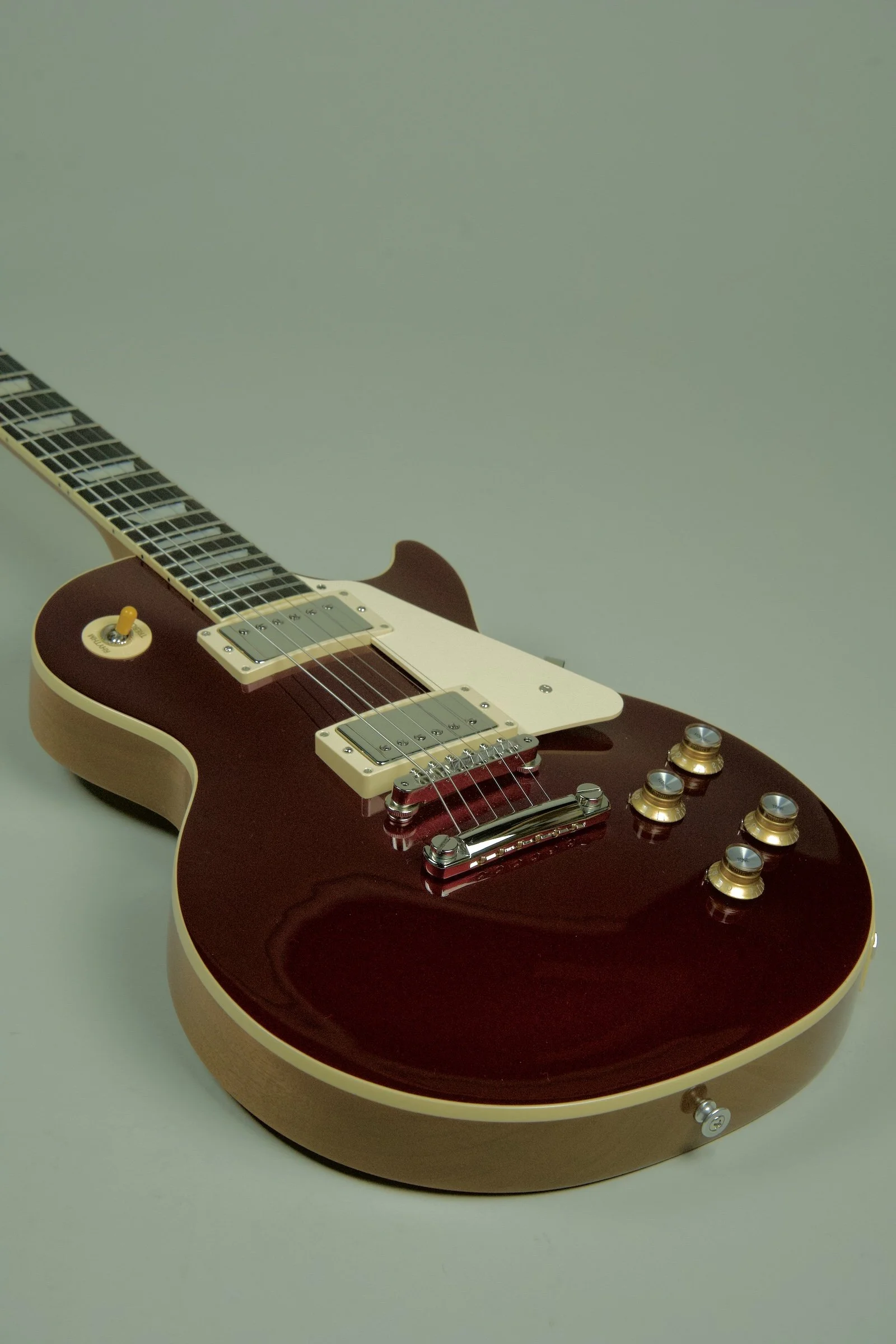 Used Gibson Les Paul Standard 60s Electric Guitar Sparkling Burgandy24.jpeg