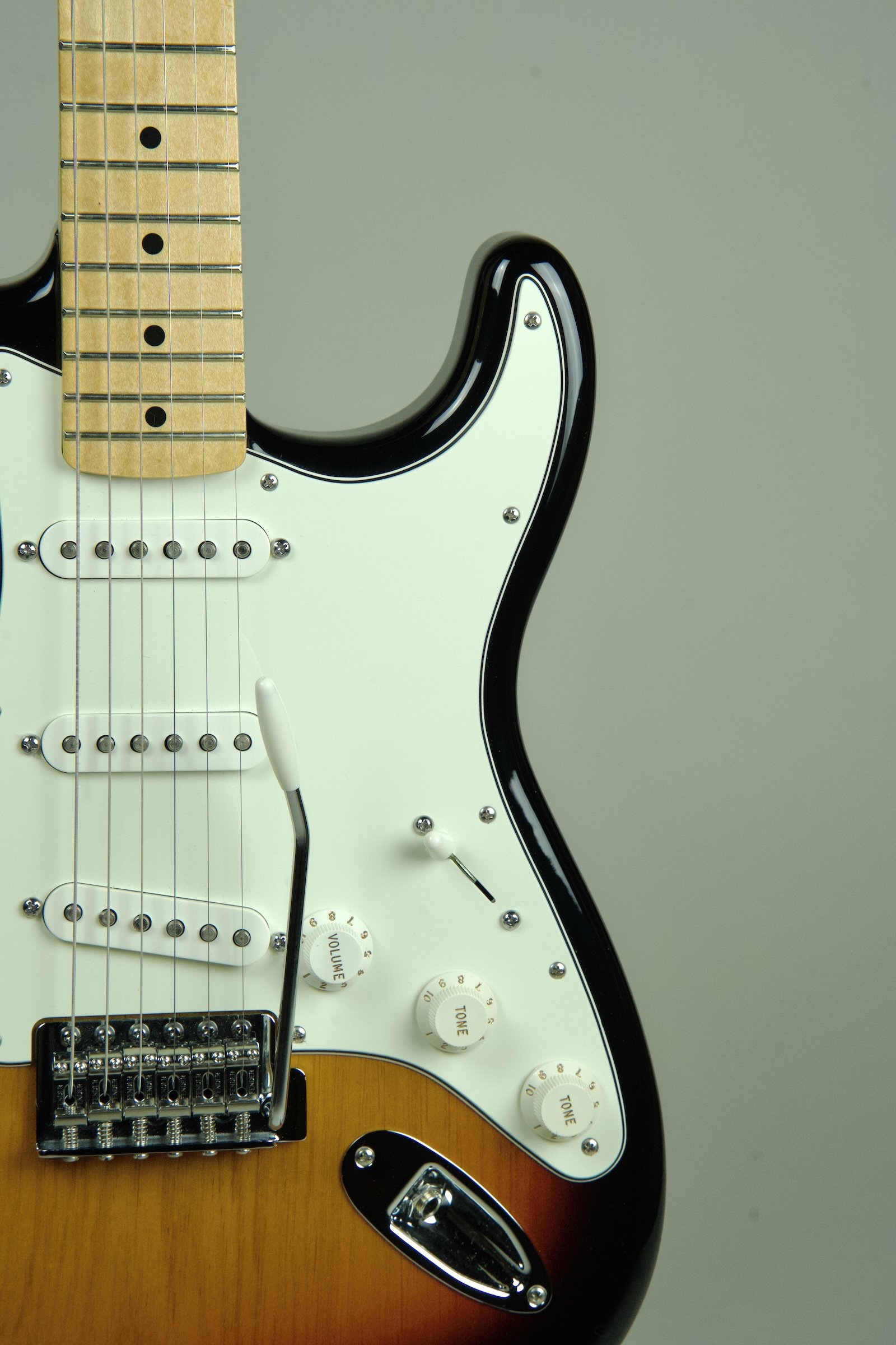 Used 2015 Fender MIM Standard Stratocaster Electric Guitar - 3-Tone Sunburst5.jpeg