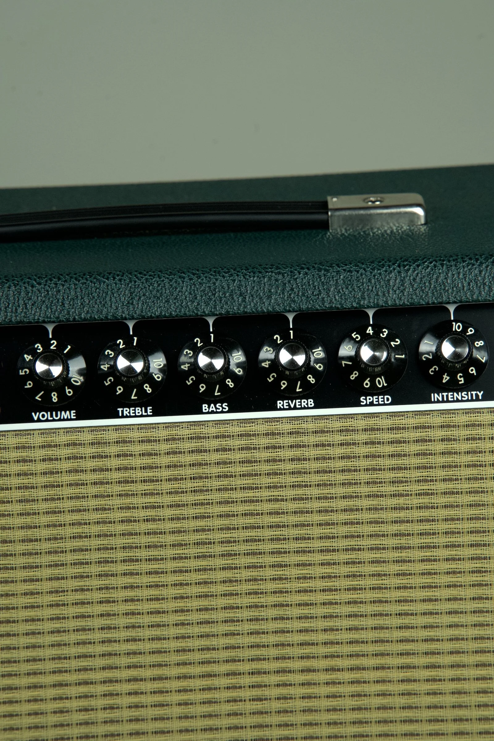Fender Limited Edition Deluxe Reverb Amplifier - British Racing Green6.jpeg
