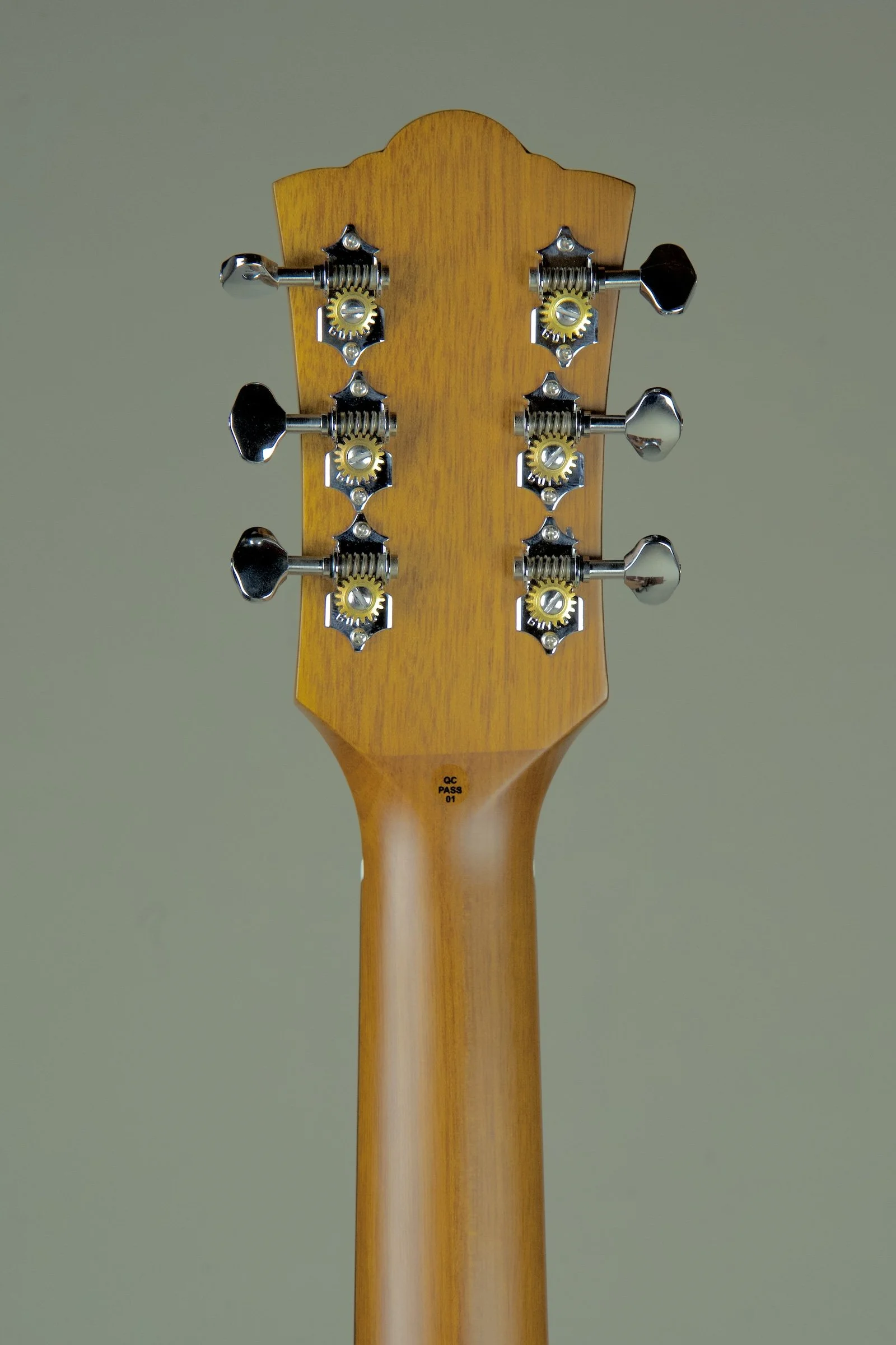 Guild OM320 Acoustic Guitar5.jpeg