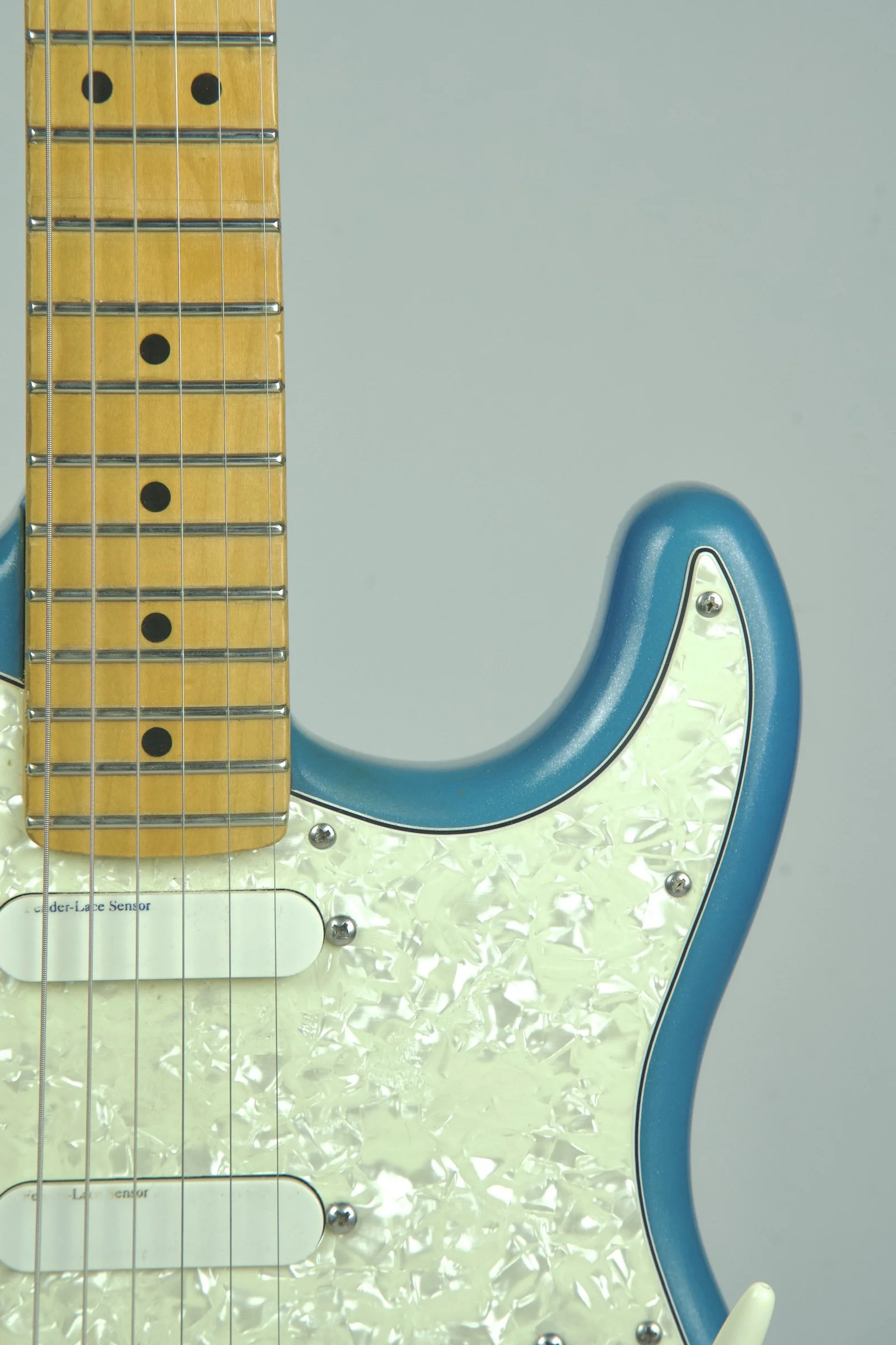 Used 1989 Fender USA Stratocaster Electric guitar - Blue6.jpeg