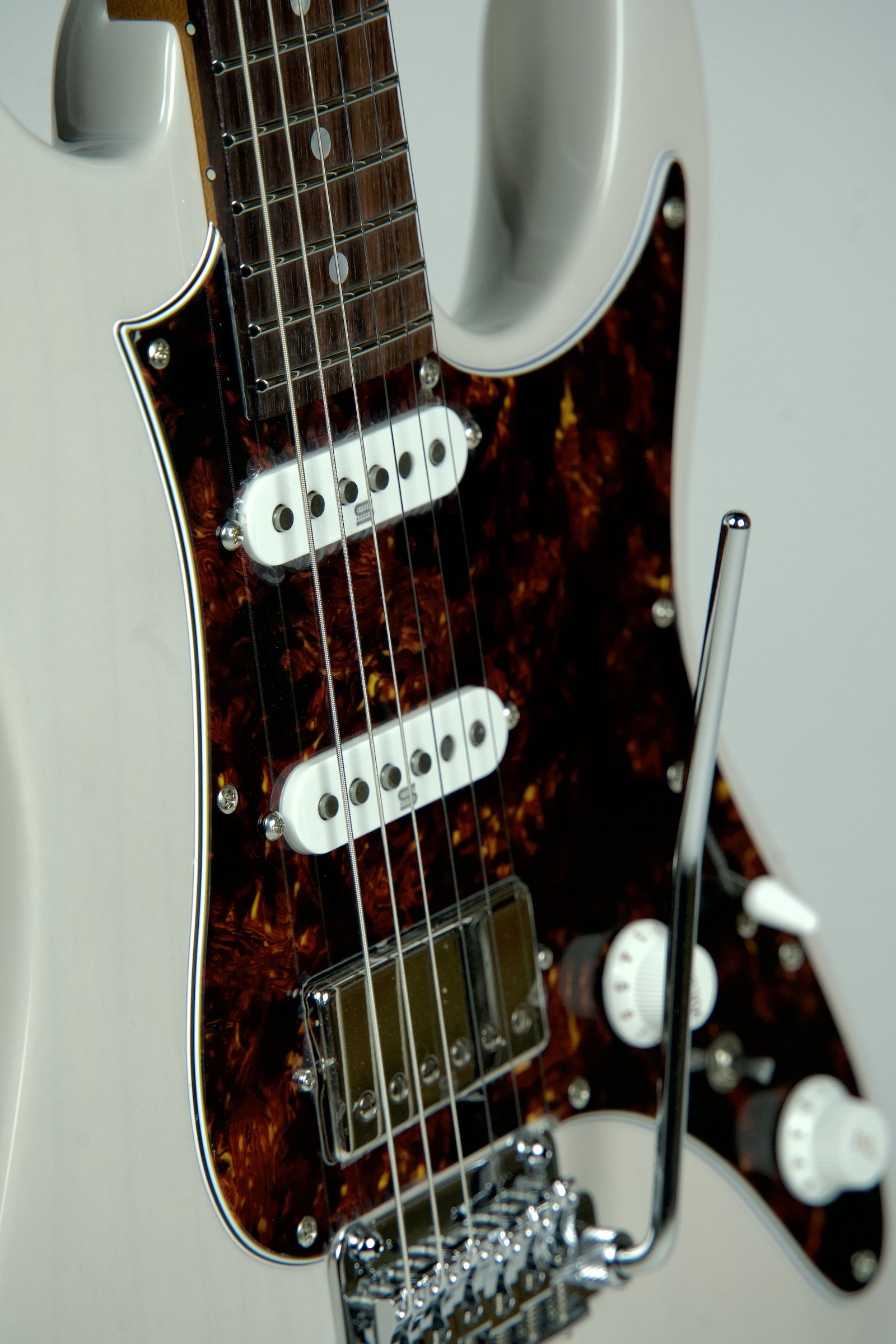 Ibanez Prestige AZ2204N Electric Guitar - Antique White Blonde14.jpeg