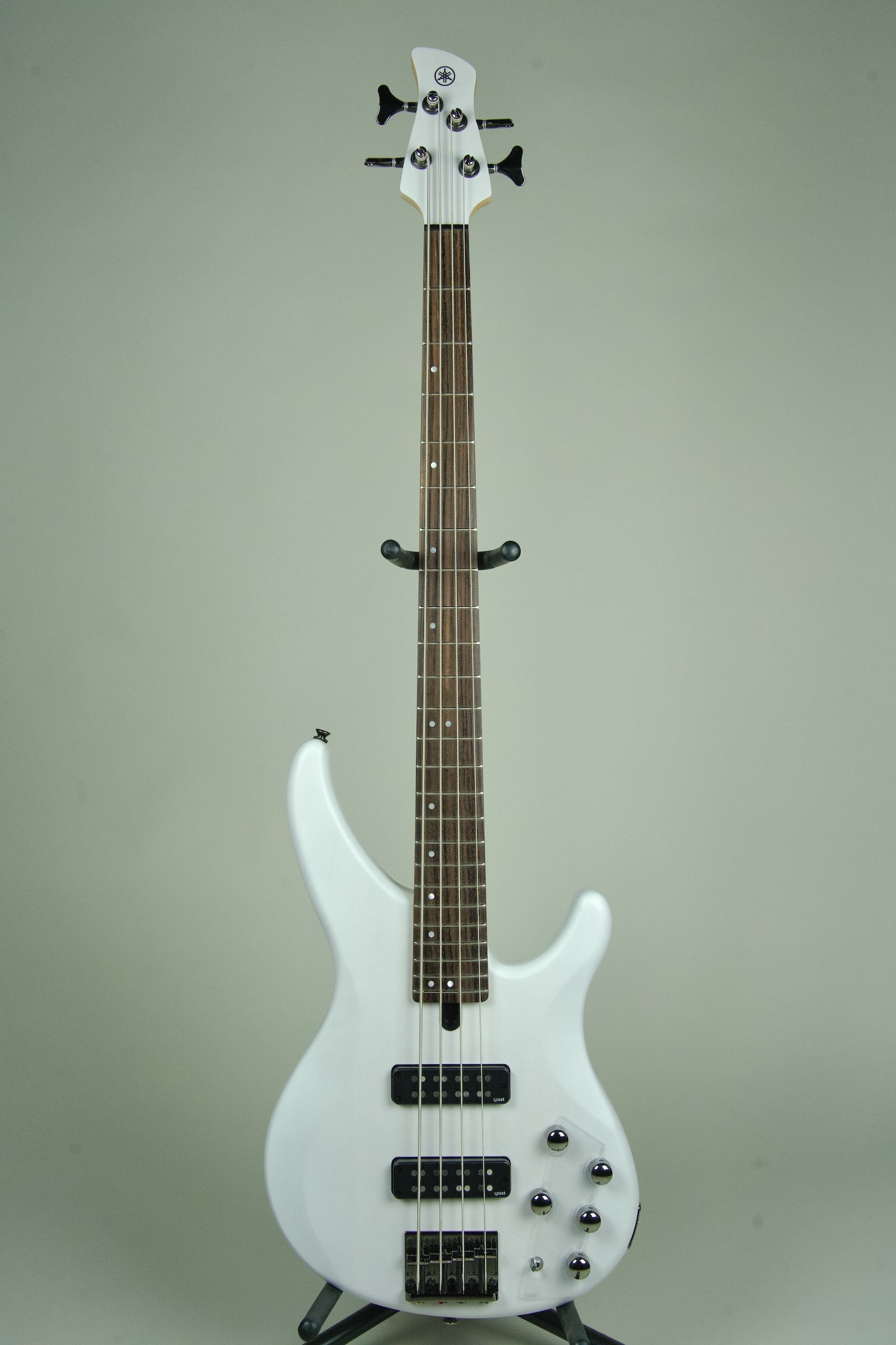 Yamaha Trbx504 4-String Electric Bass Guitar - White1.jpeg