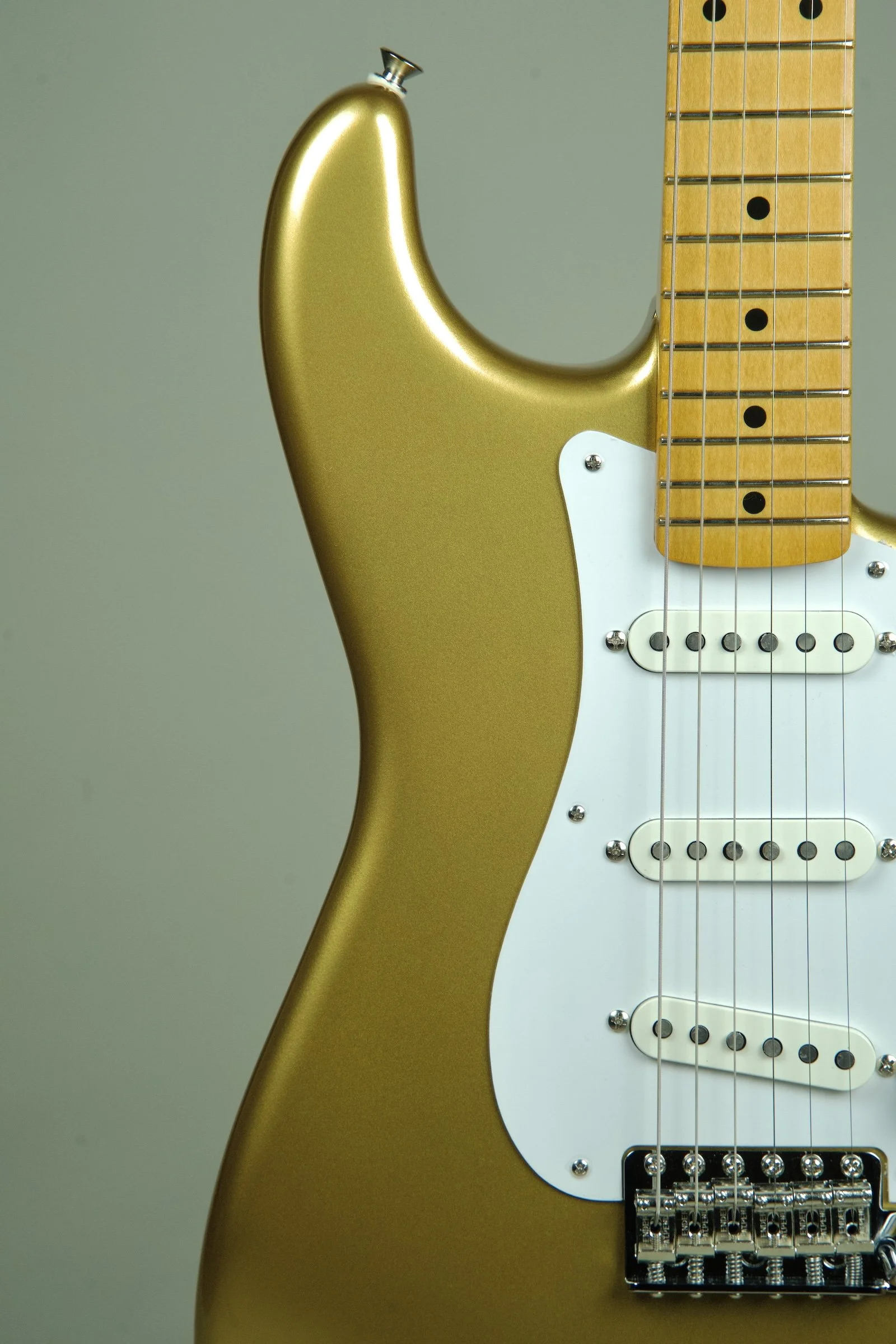 Fender Vintera III Late '50s Stratocaster Electric Guitar - Aztec Gold4.jpeg